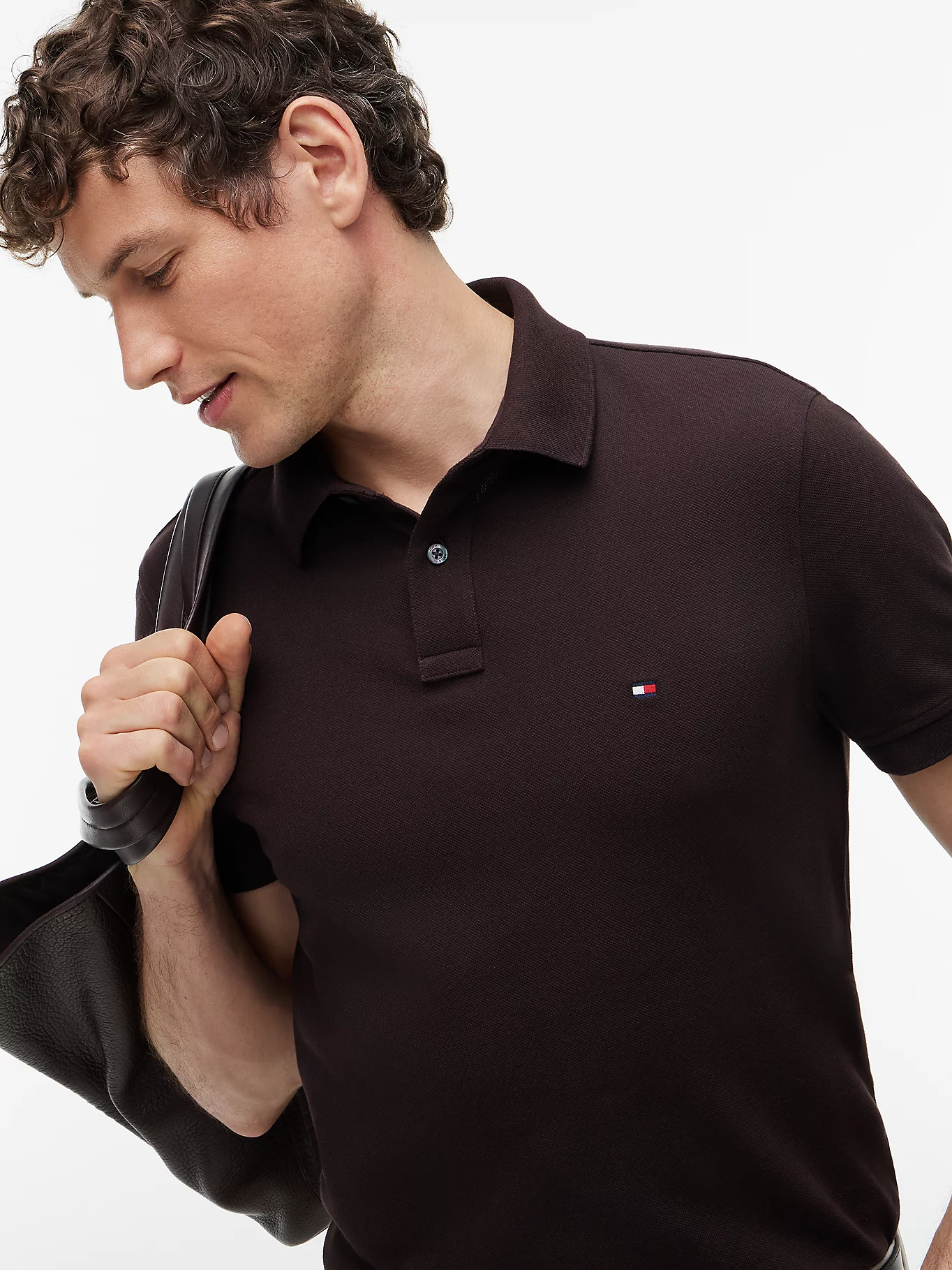 detail Tommy Hilfiger pánske tmavo hnedé polo tričko
