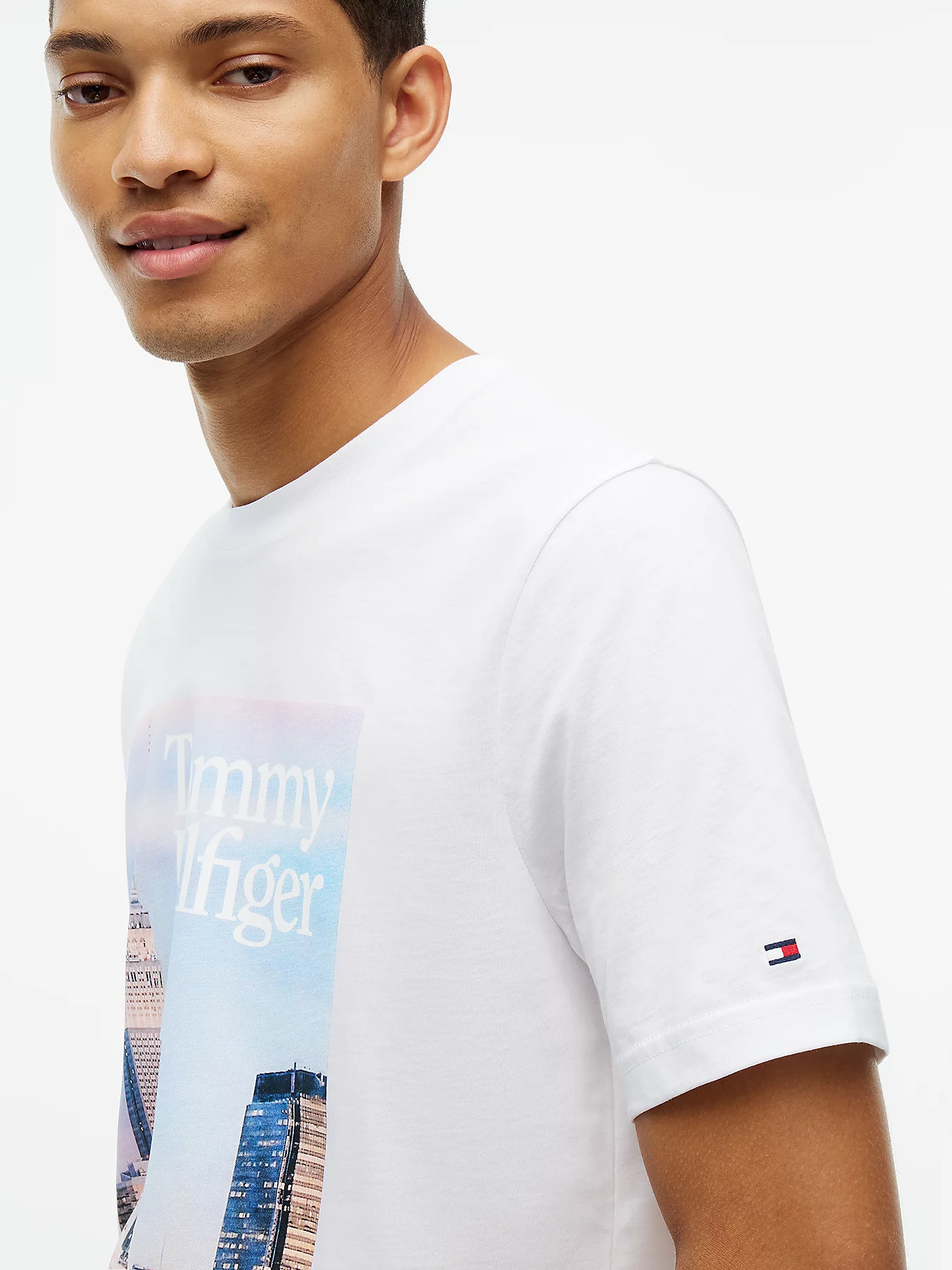 detail Tommy Hilfiger pánske biele tričko s potlačou