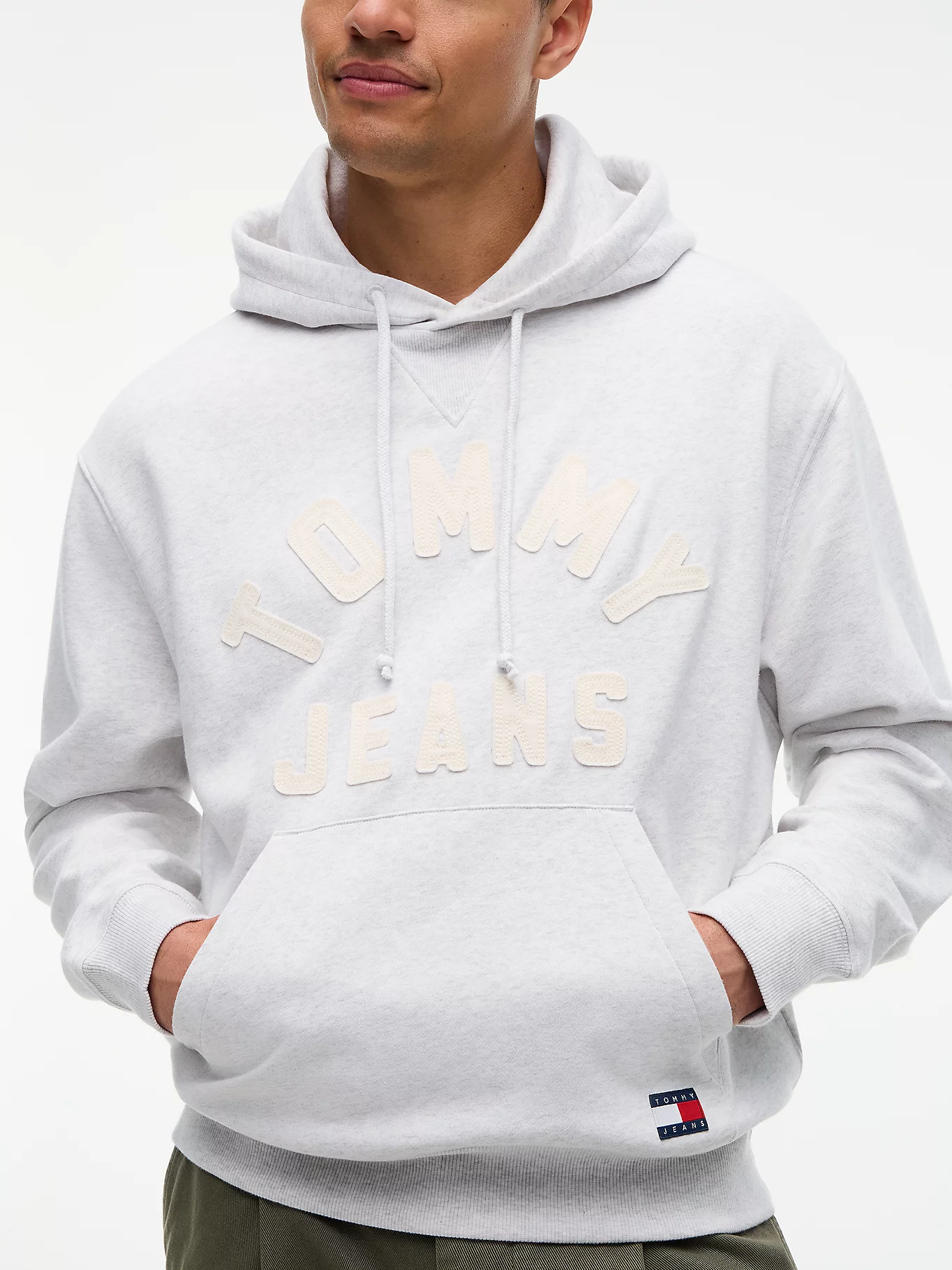 detail Tommy Jeans pánska šedá mikina