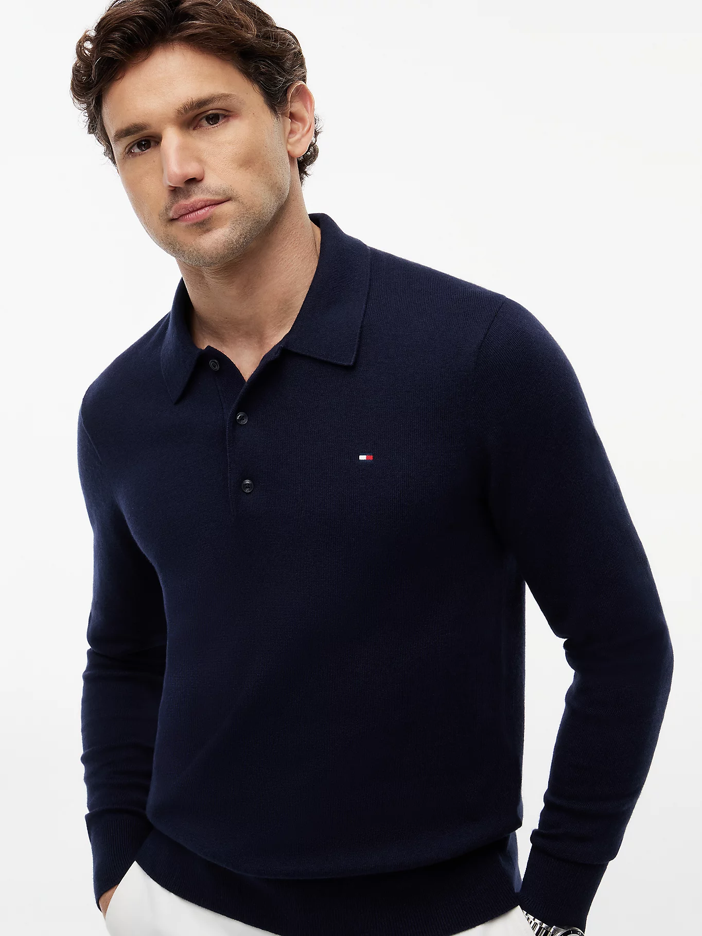 detail Tommy Hilfiger pánsky tmavomodrý sveter