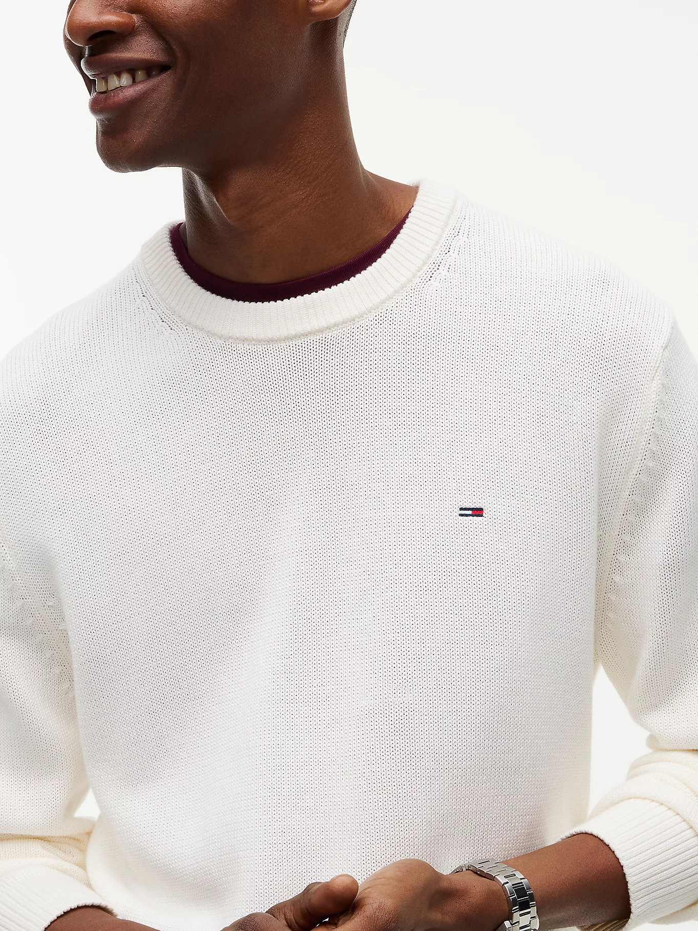 detail Tommy Jeans pánsky biely sveter
