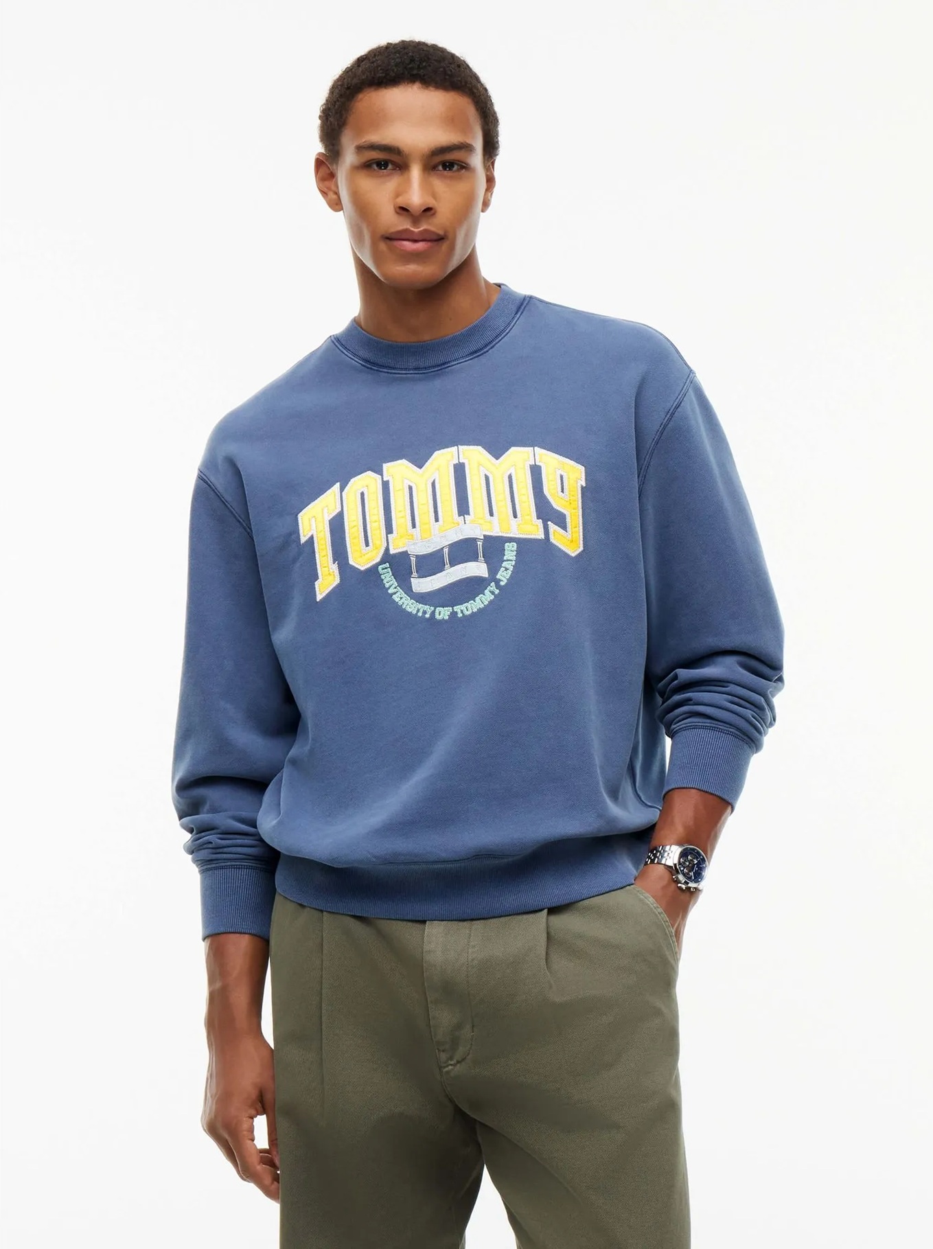 detail Tommy Jeans pánska modrá mikina