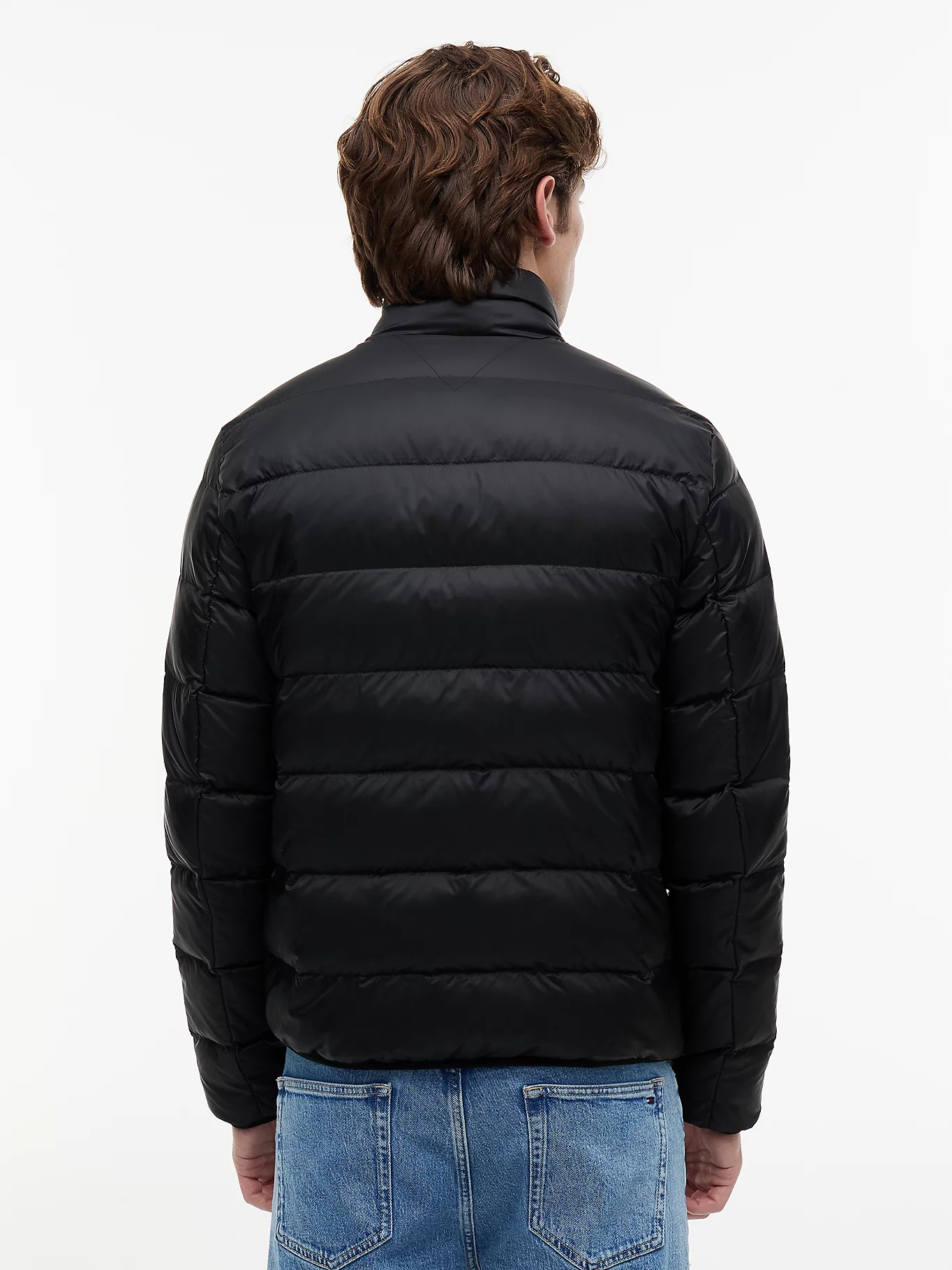 detail Tommy Jeans pánska čierna bunda