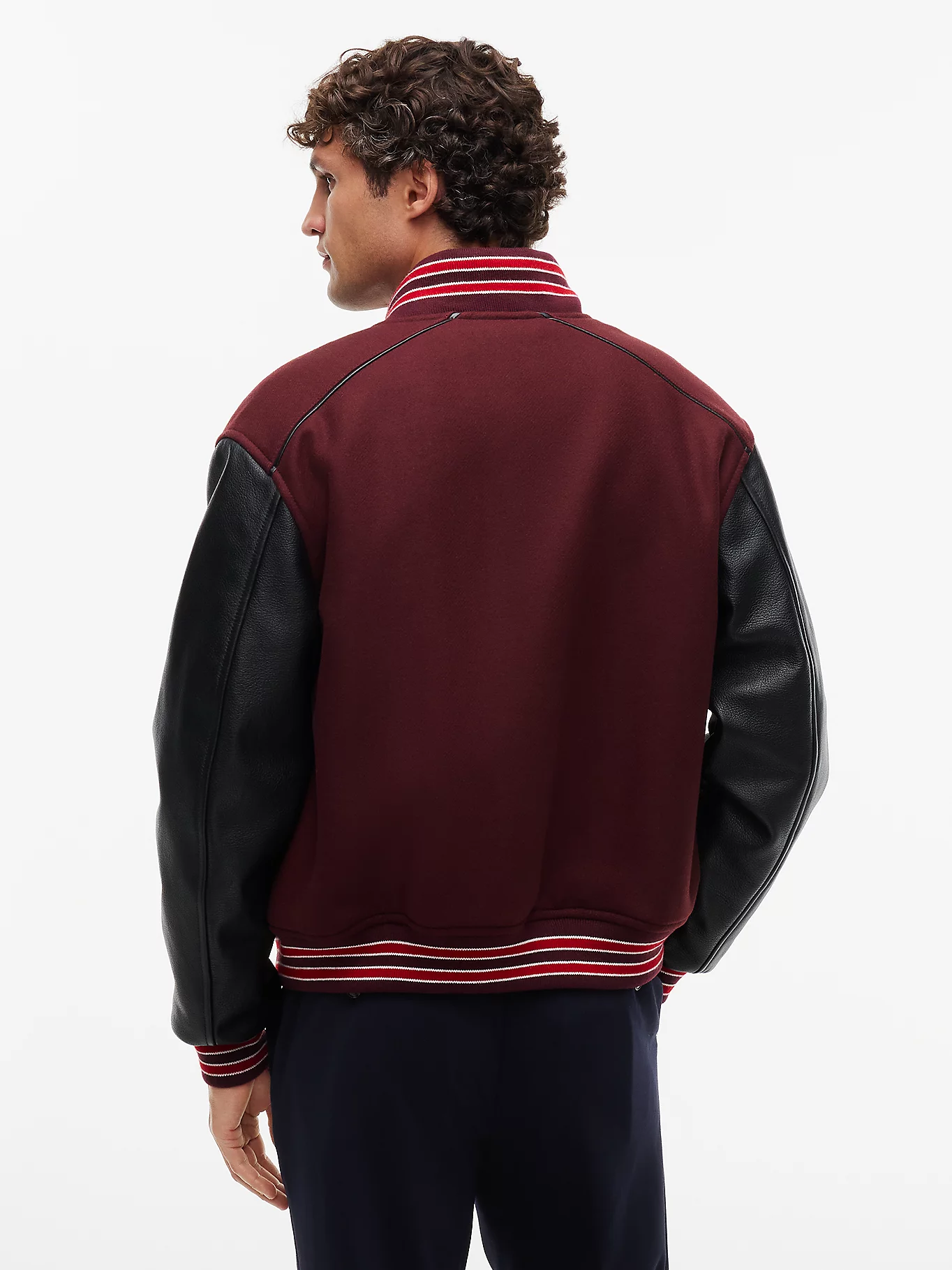 detail Tommy Hilfiger pánska vínová bunda