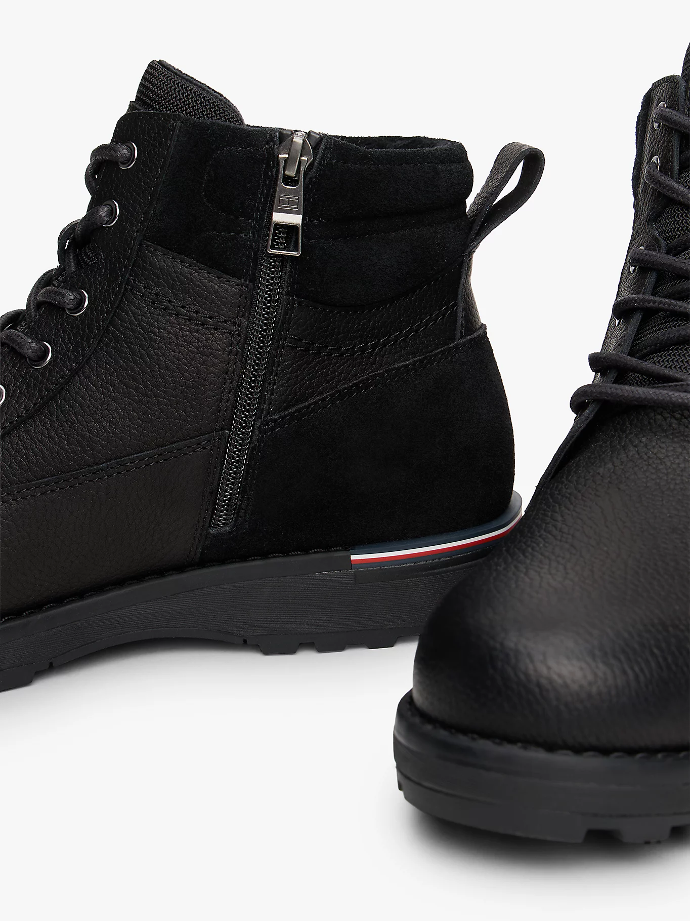 detail Tommy Hilfiger pánske čierne topánky