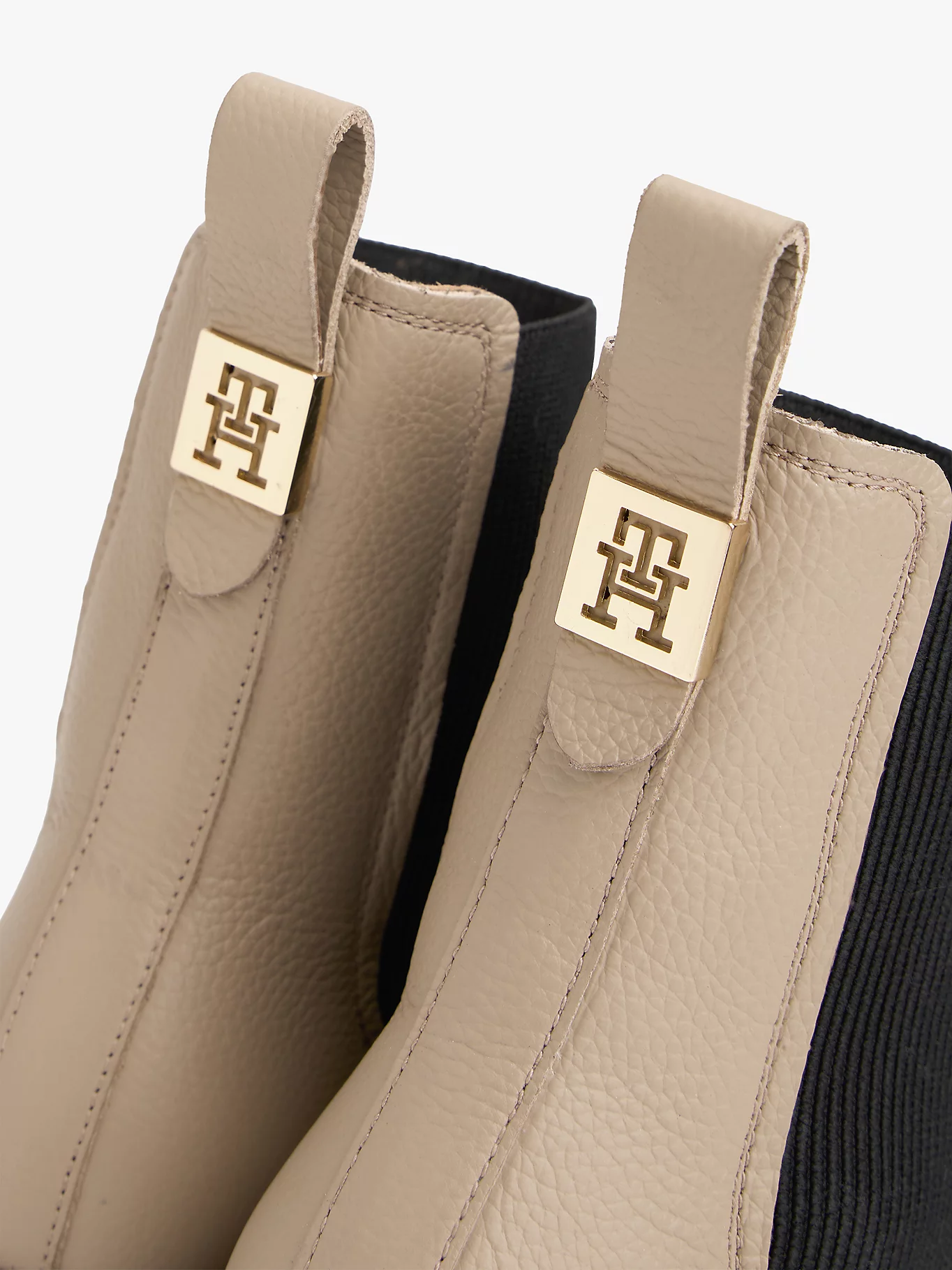 detail Tommy Hilfiger dámske béžové členkové topánky