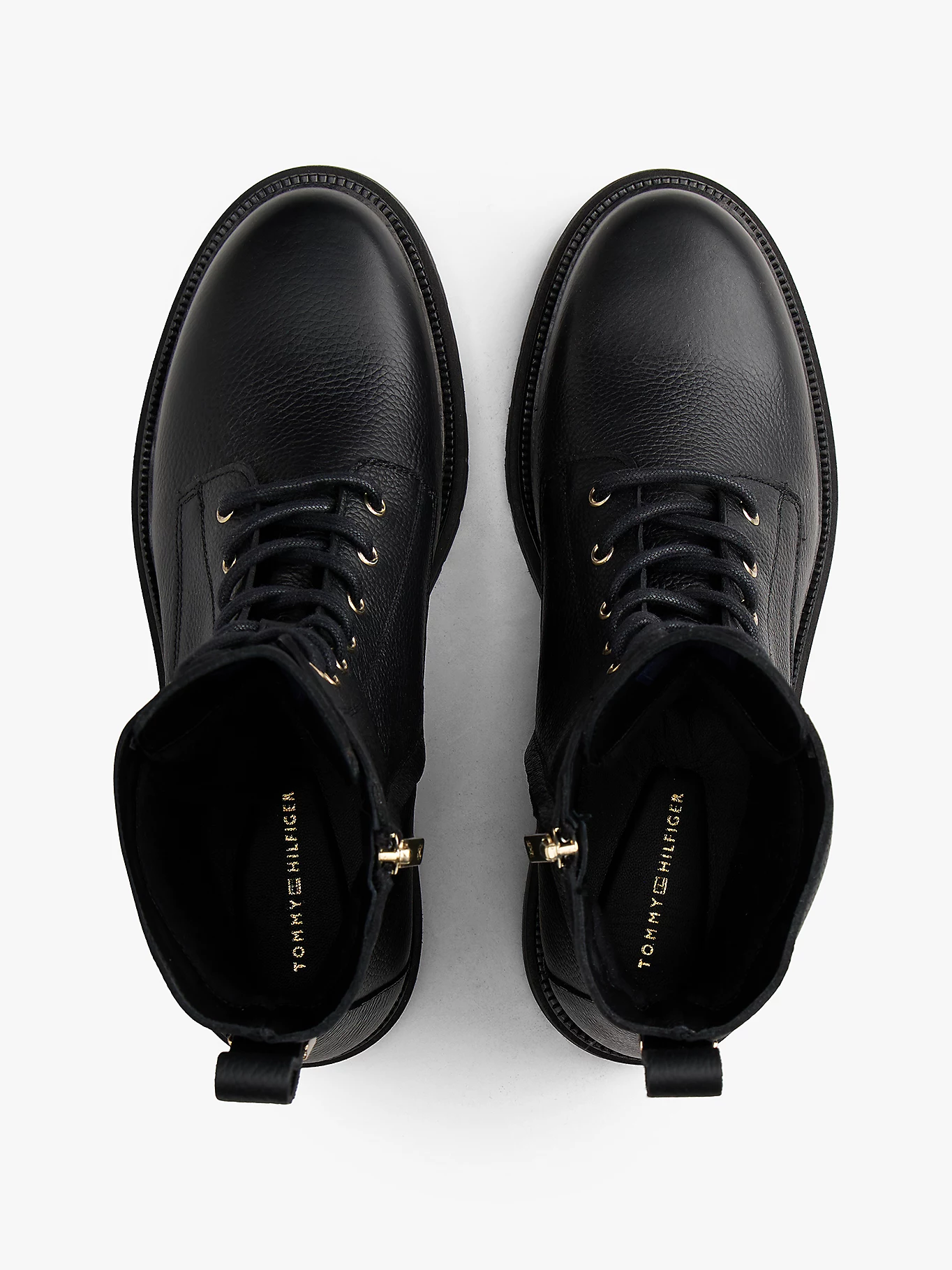 detail   Tommy Hilfiger dámske čierne členkové topánky