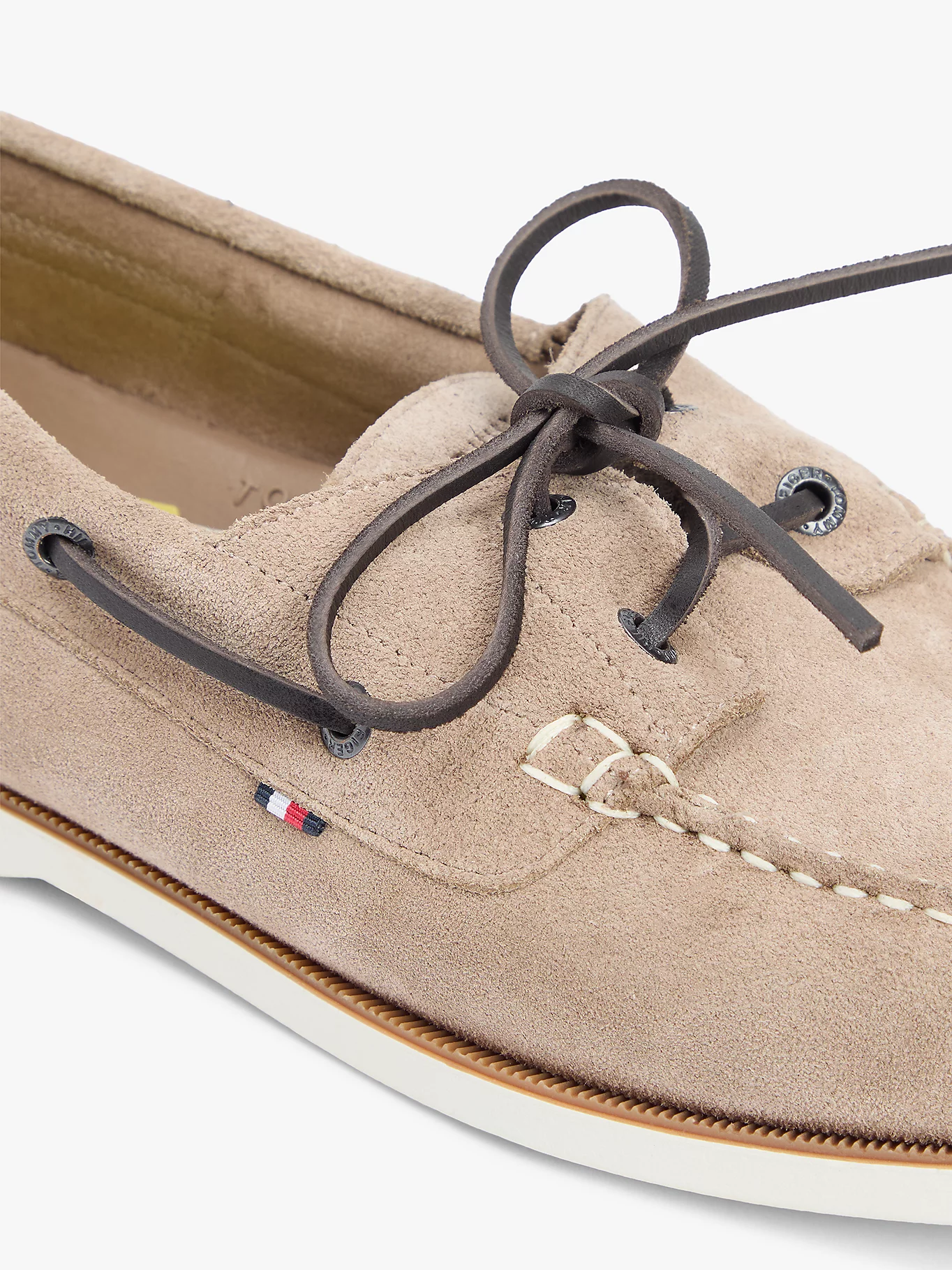 detail Tommy Hilfiger pánske semišové topánky