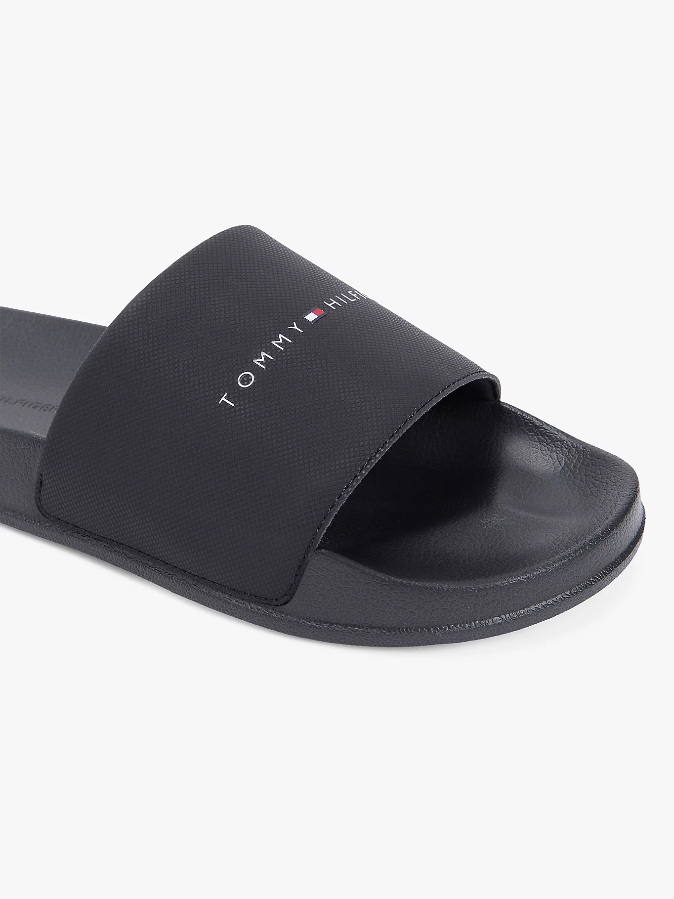 detail Tommy Hilfiger pánske čierne šľapky