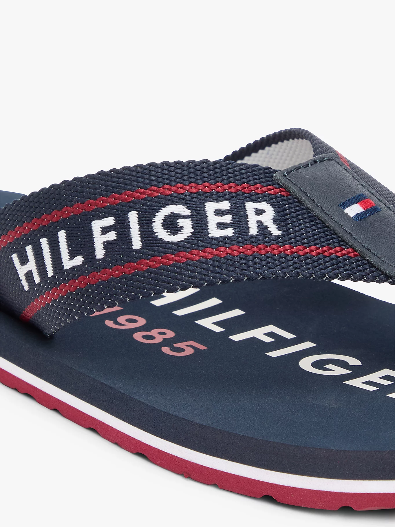 detail Tommy Hilfiger pánske tmavo modré žabky