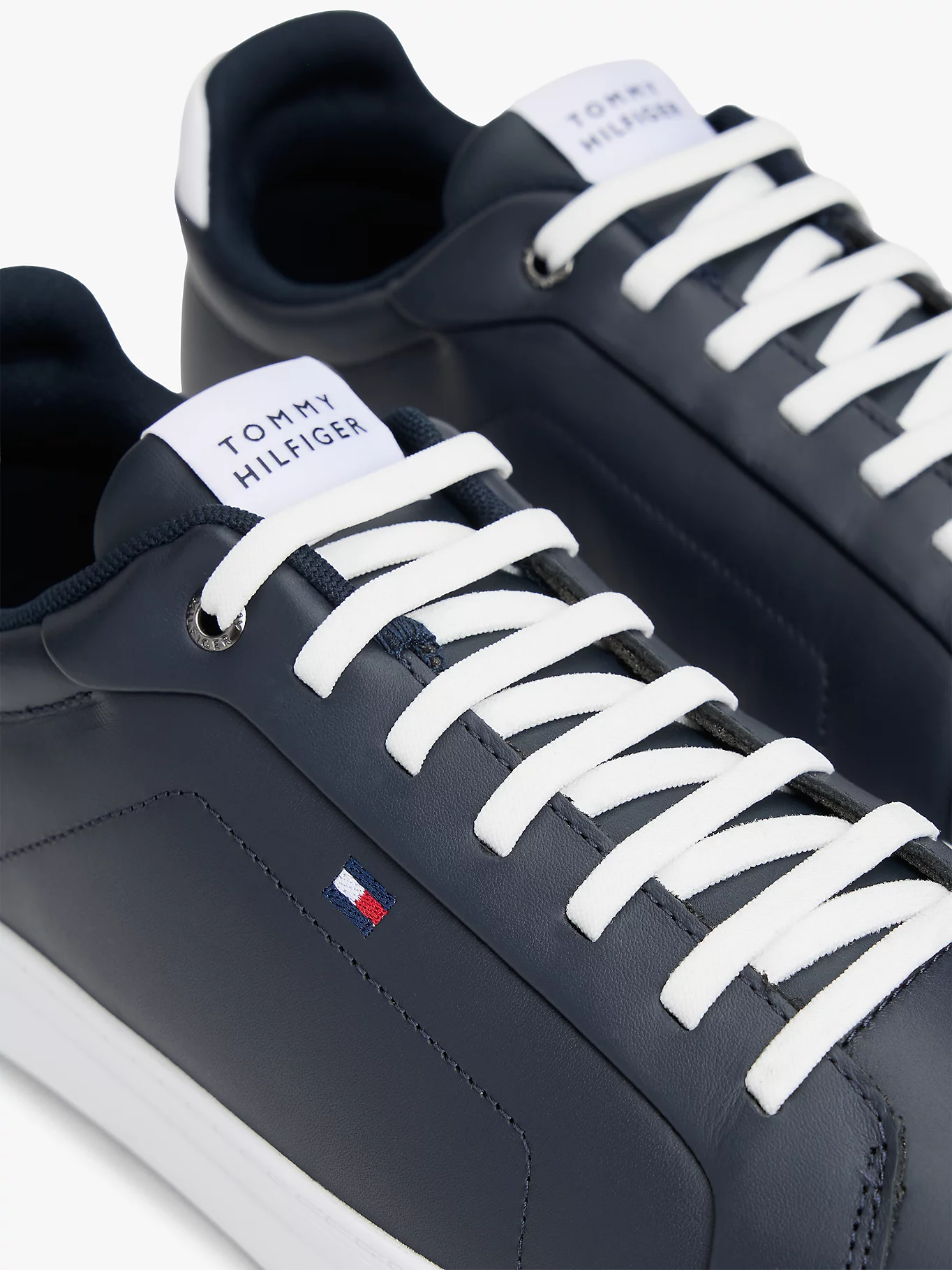 detail Tommy Hilfiger pánske tmavo modré tenisky