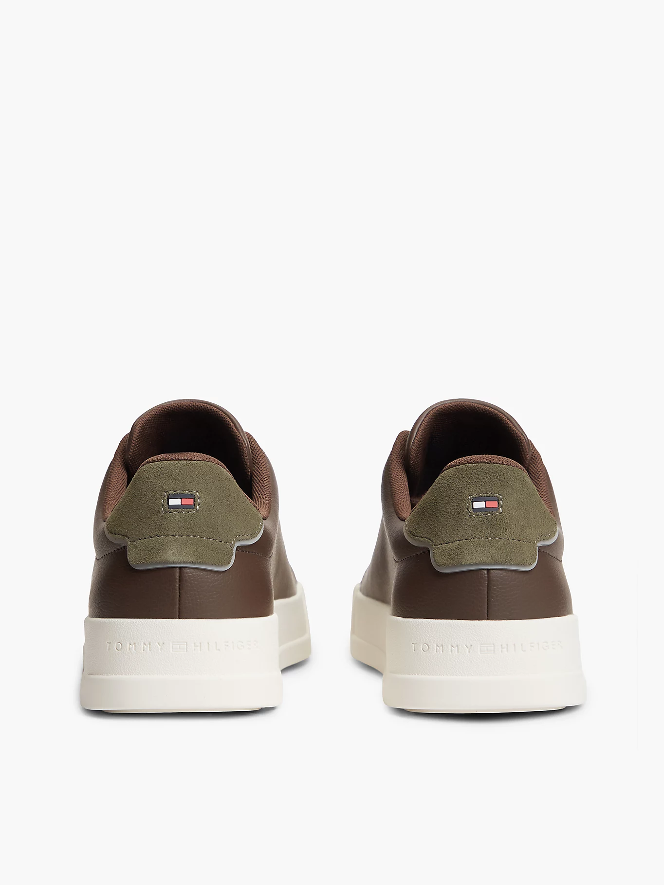 detail Tommy Hilfiger pánske hnedé tenisky
