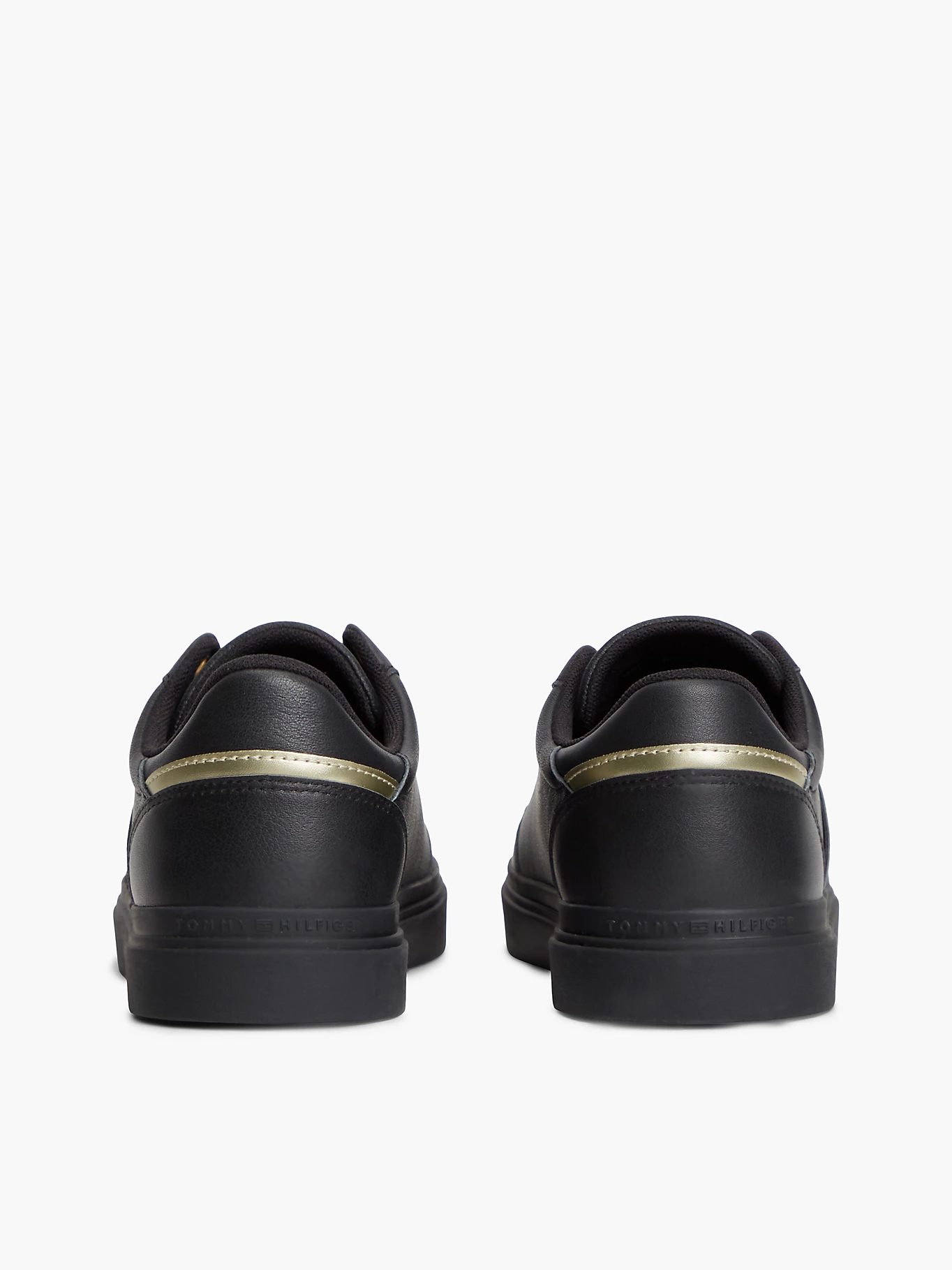 detail Tommy Hilfiger dámske čierne tenisky