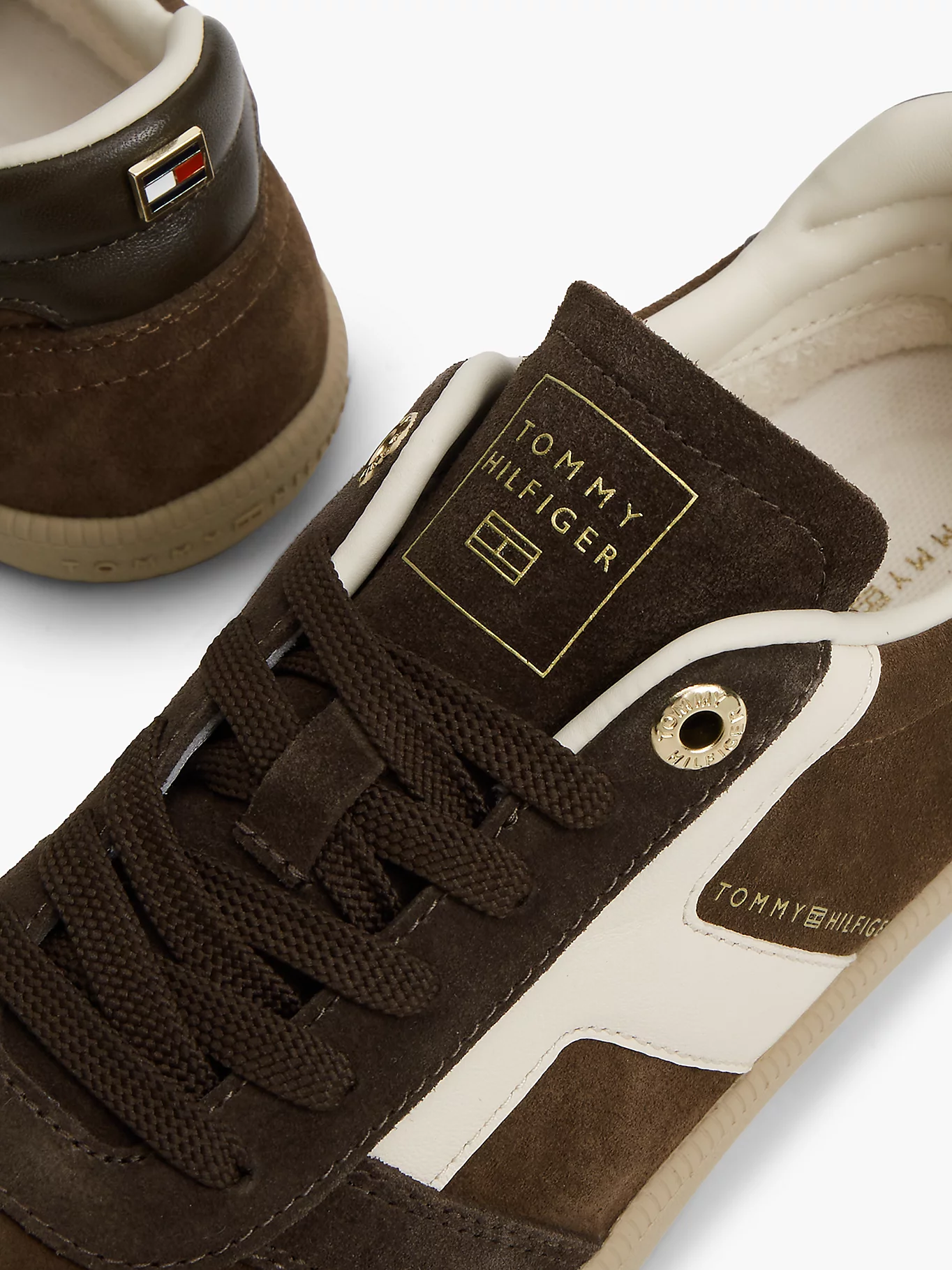 detail Tommy Hilfiger dámske hnedé tenisky