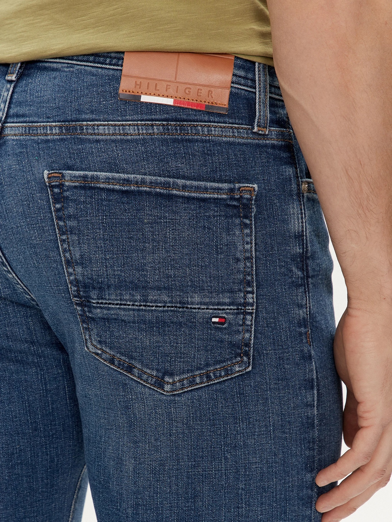 detail Tommy Hilfiger pánske modré džínsy