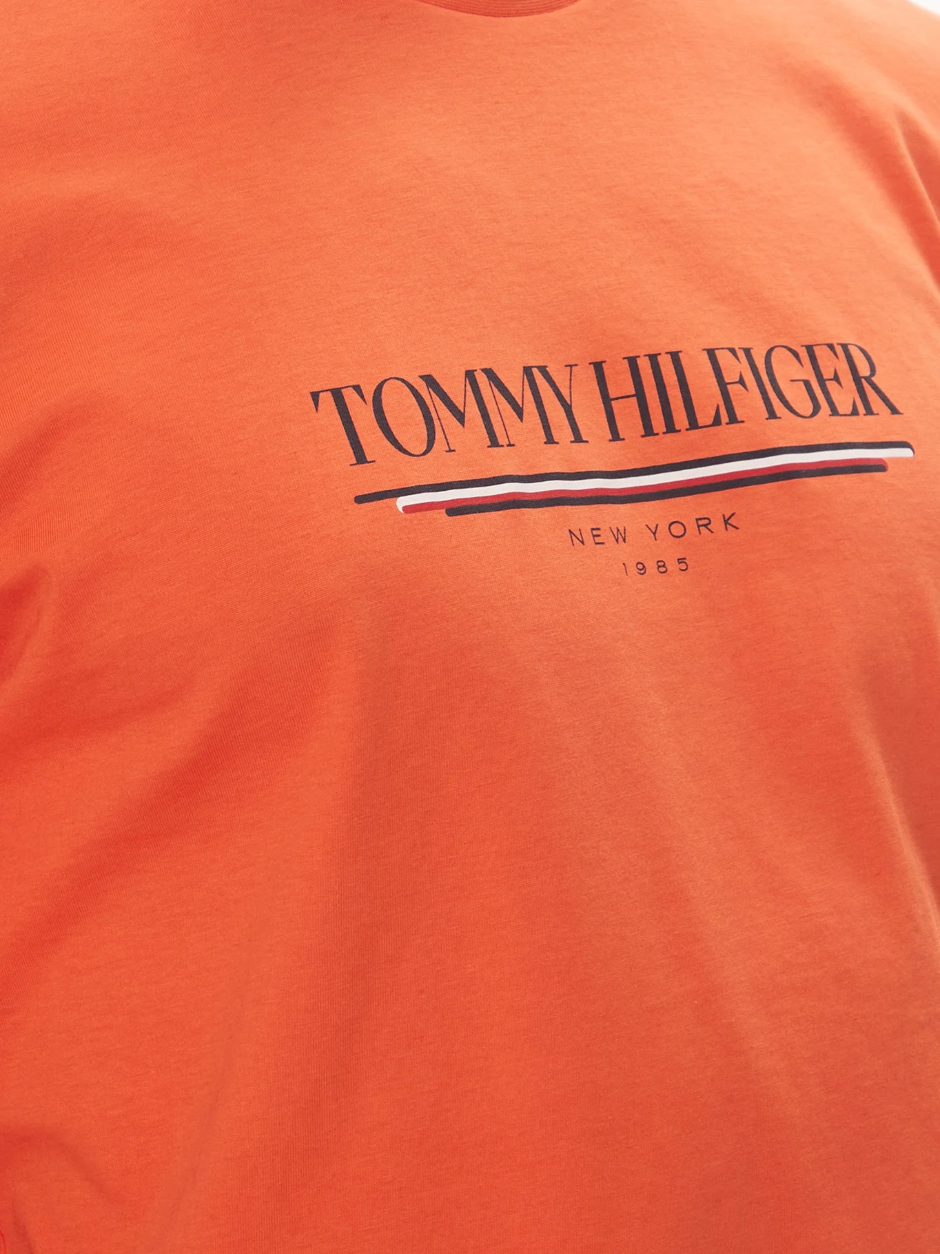 detail Tommy Hilfiger pánske oranžové tričko 