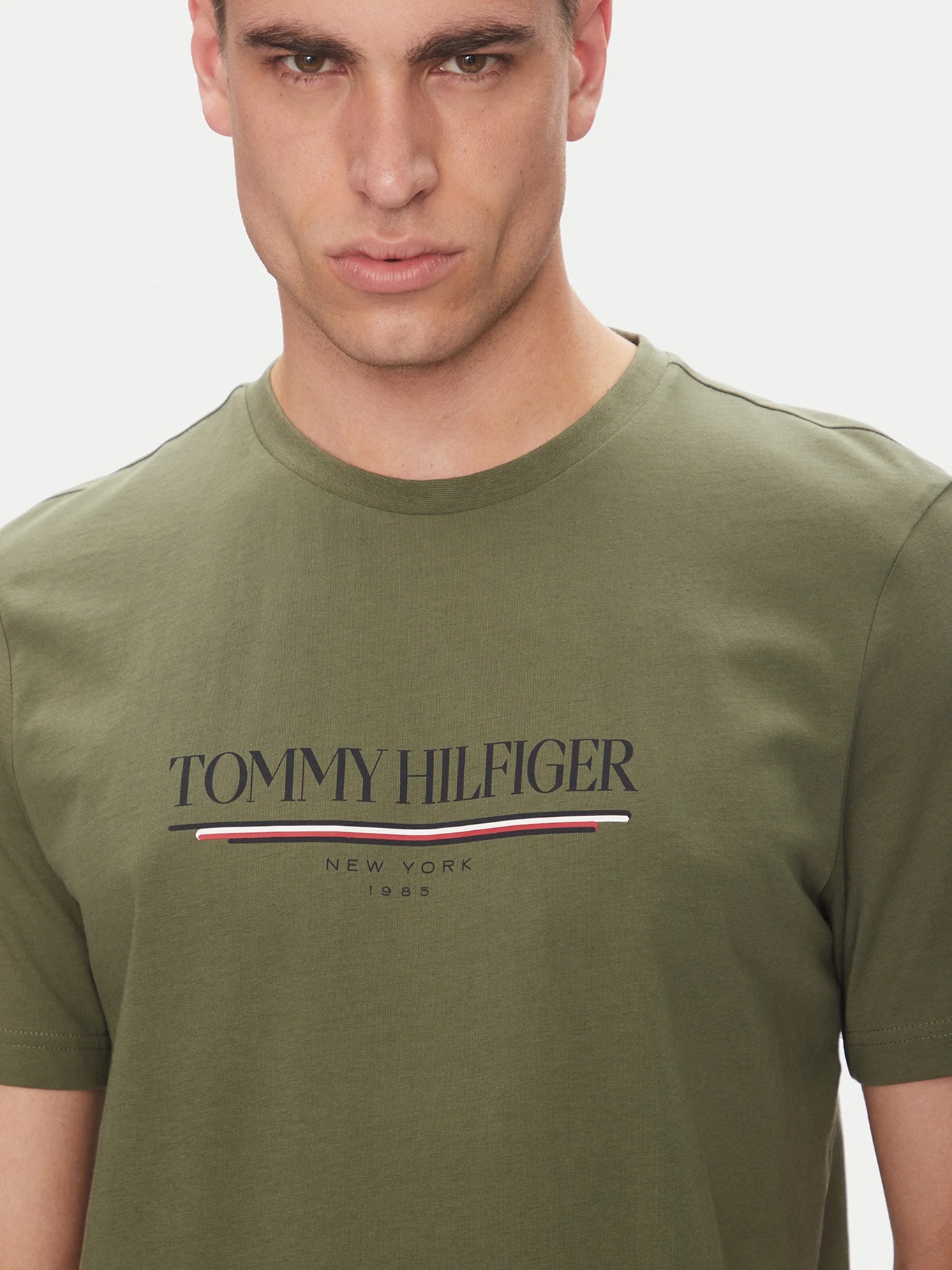 detail Tommy Hilfiger pánske zelené tričko