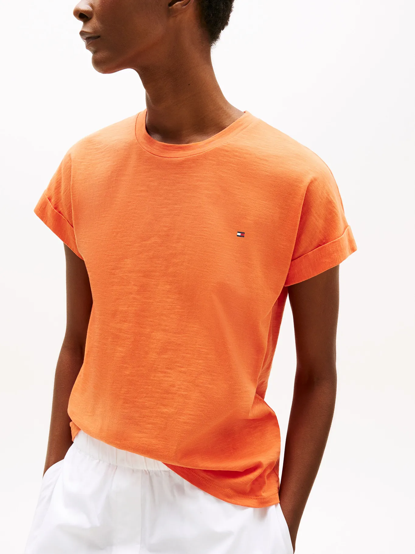 detail Tommy Hilfiger dámske oranžové tričko