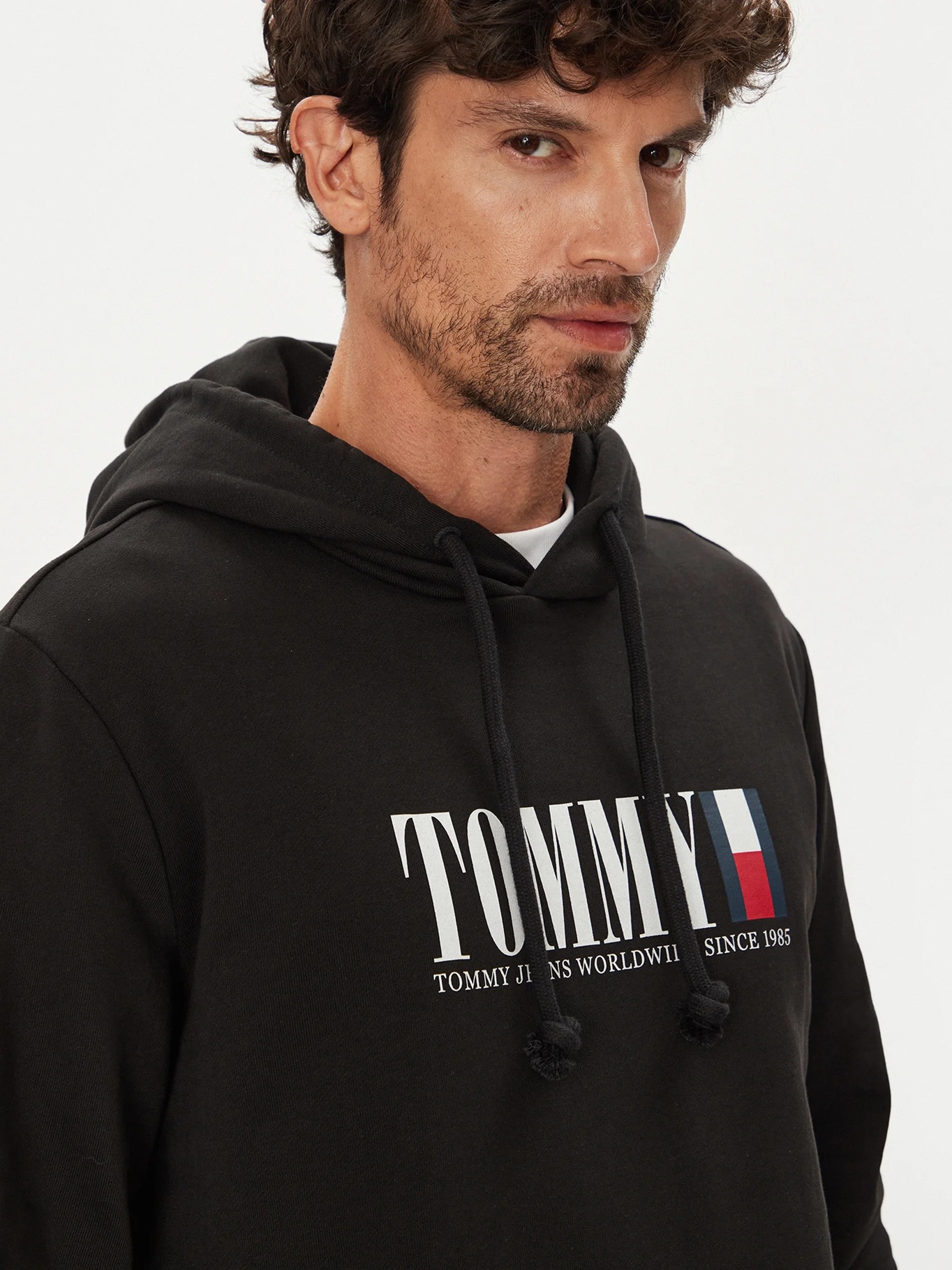 detail Tommy Jeans pánska čierna mikina