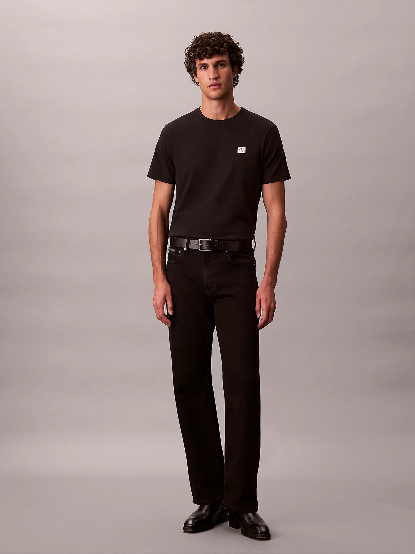 detail Calvin Klein pánske čierne tričko