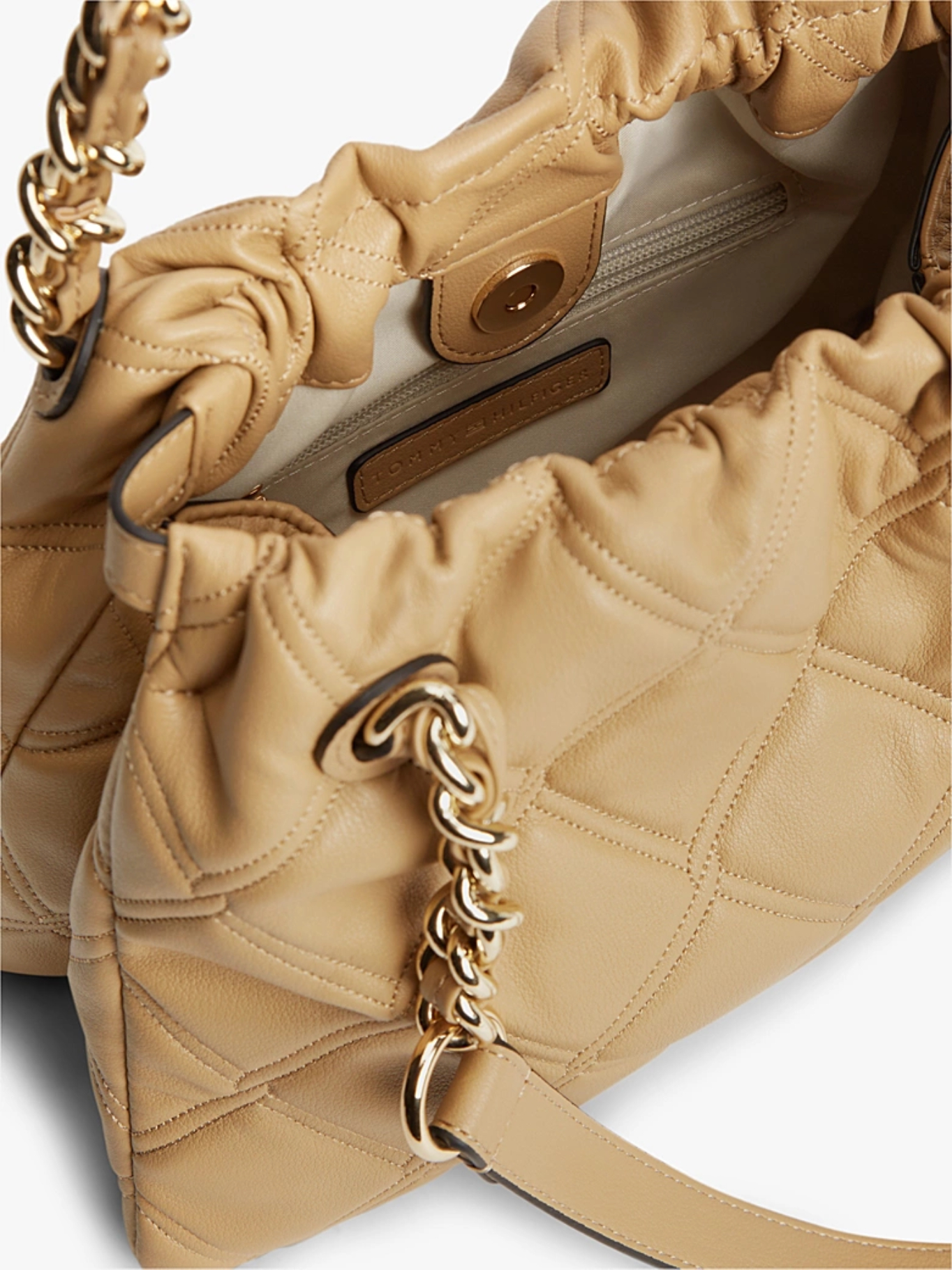 detail Tommy Hilfiger dámska horčicová kabelka