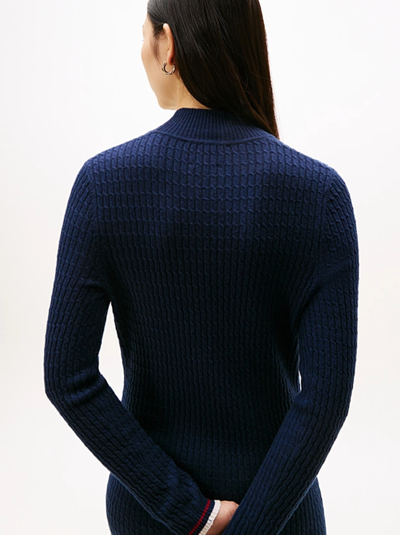 detail Tommy Hilfiger svetrové šaty