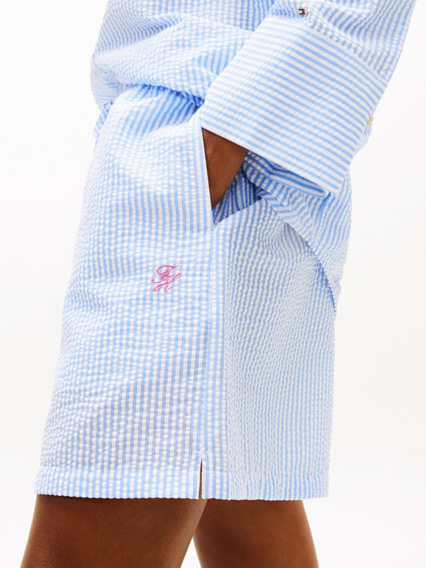 detail Tommy Hilfiger dámske modré šortky