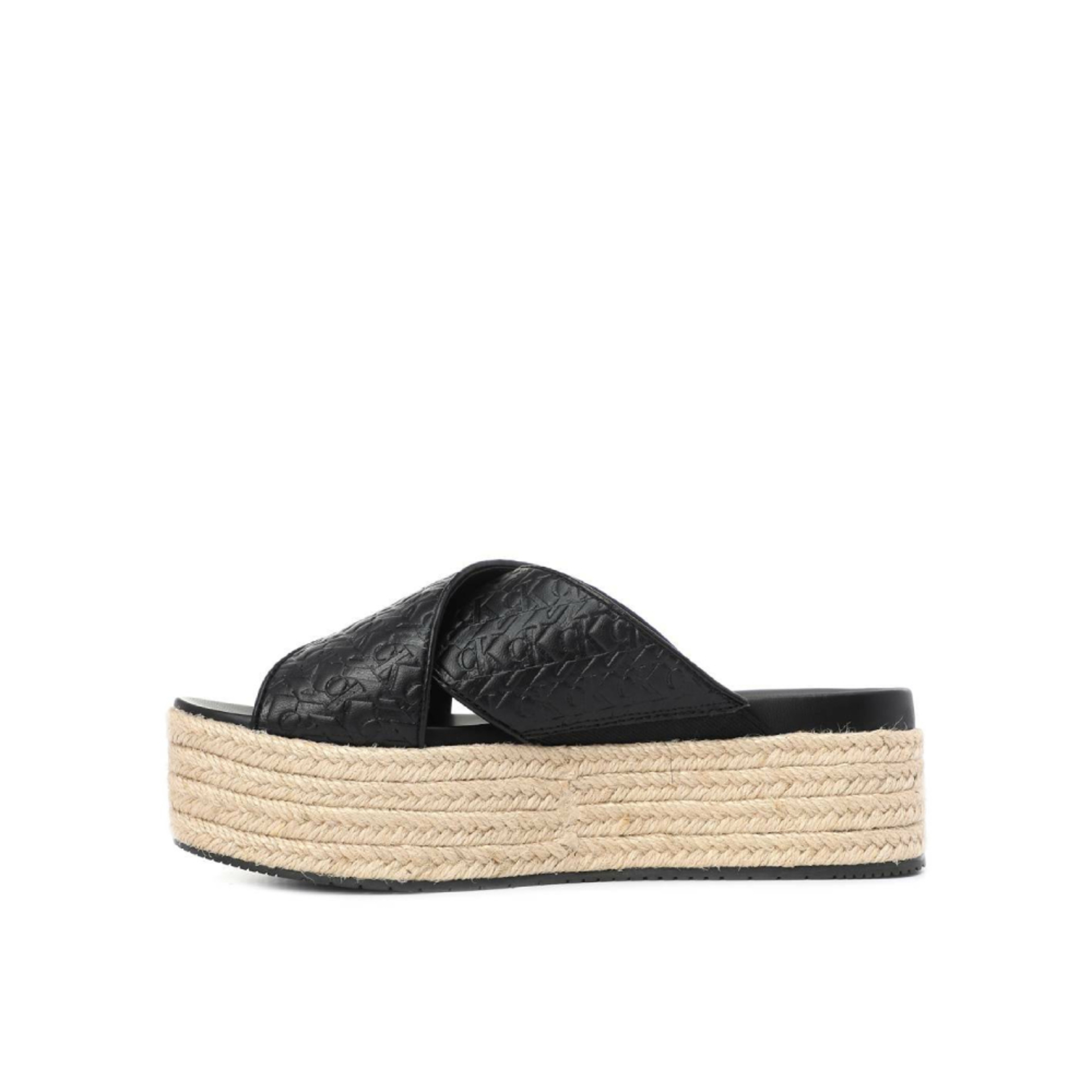 detail Calvin Klein dámske čierne šľapky