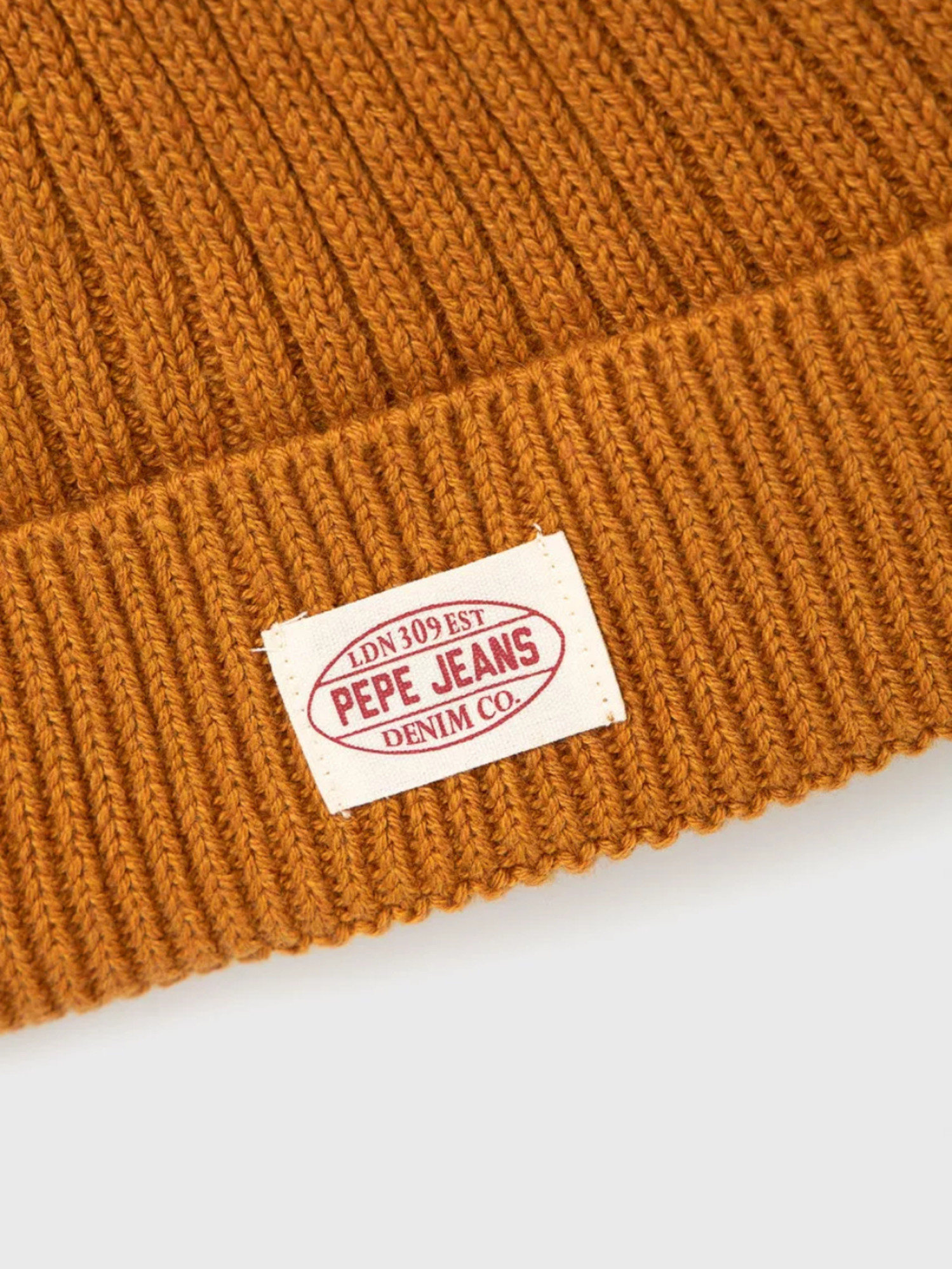 detail Pepe Jeans pánska piesková čiapka