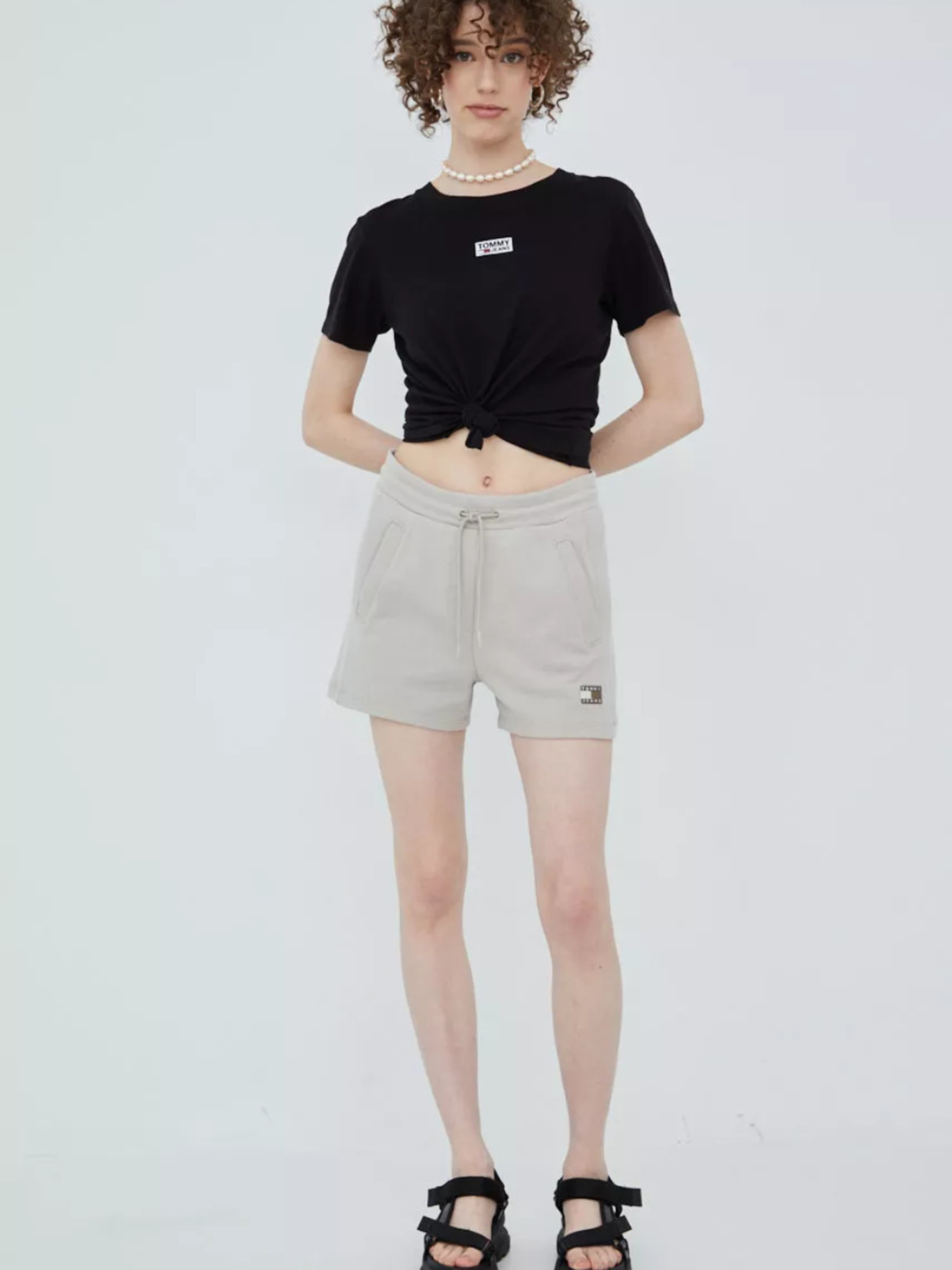 detail Tommy Jeans dámske čierne tričko