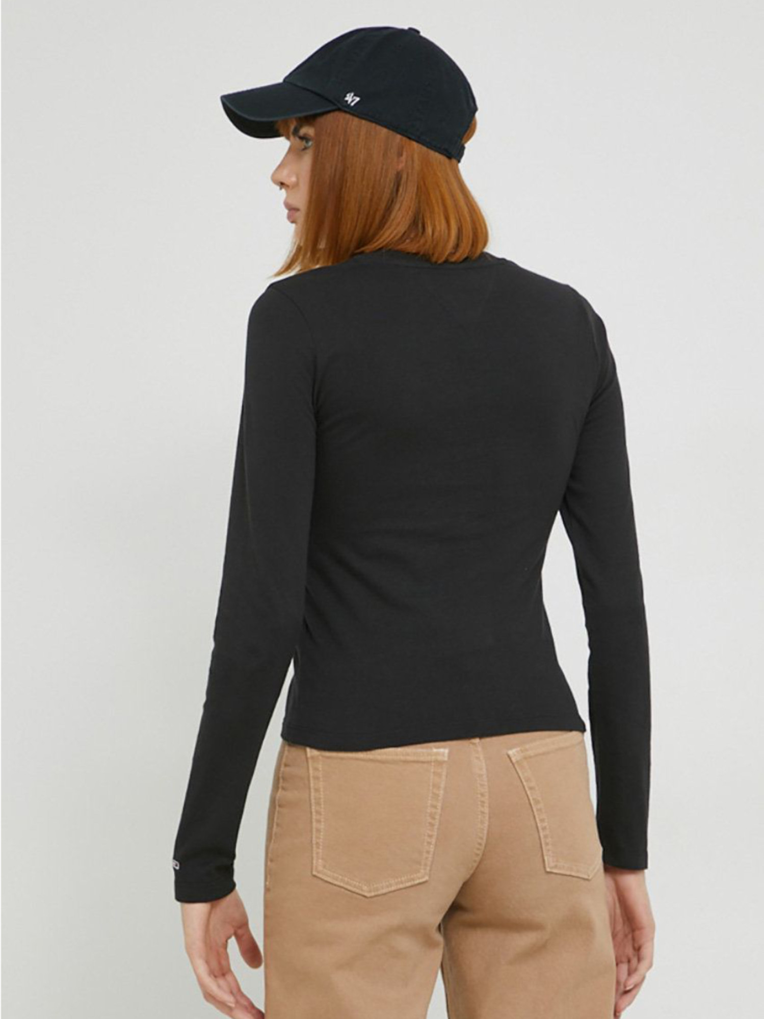 detail Tommy Jeans dámske čierne tričko