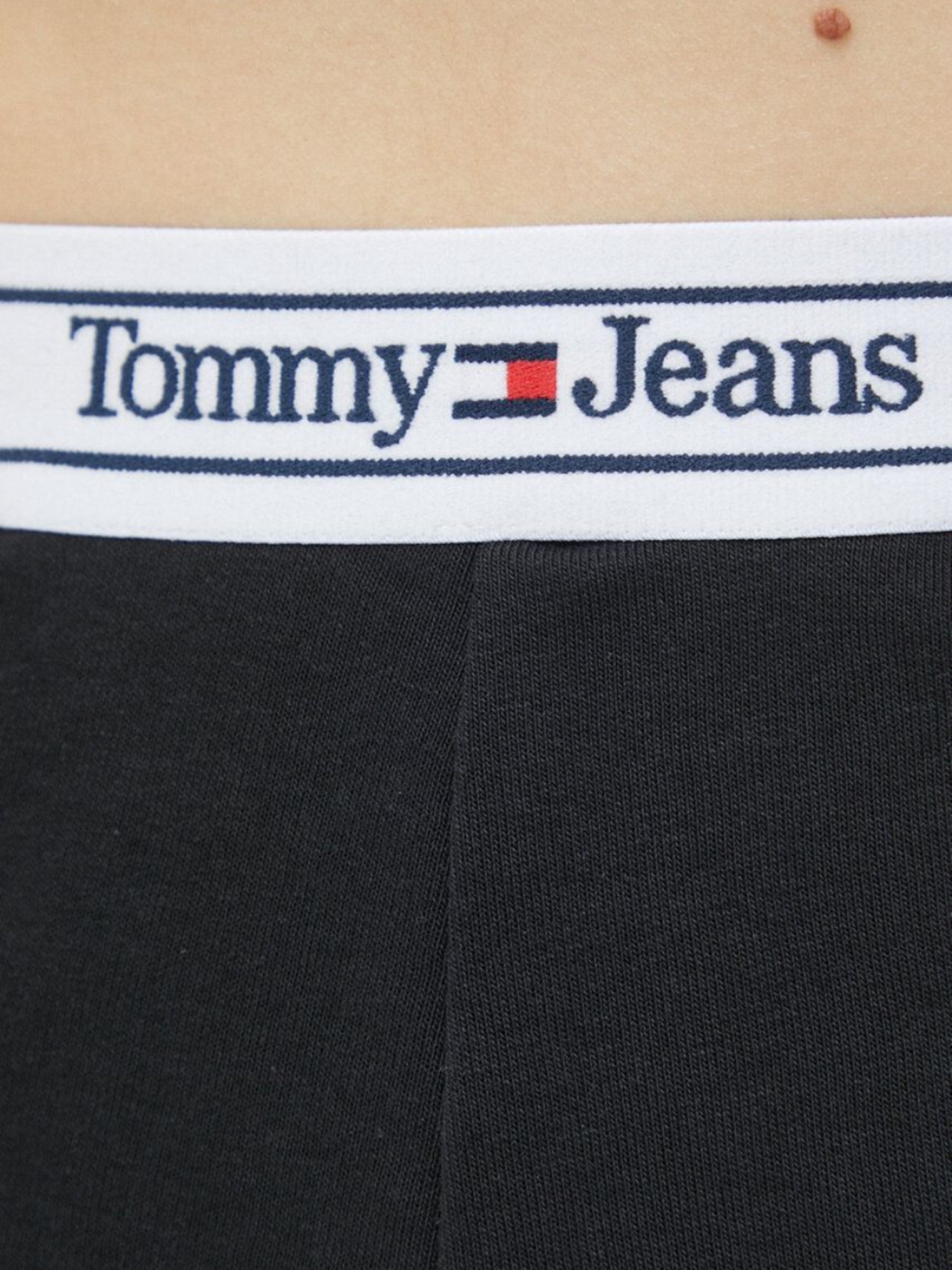 detail Tommy Jeans dámske čierne šortky