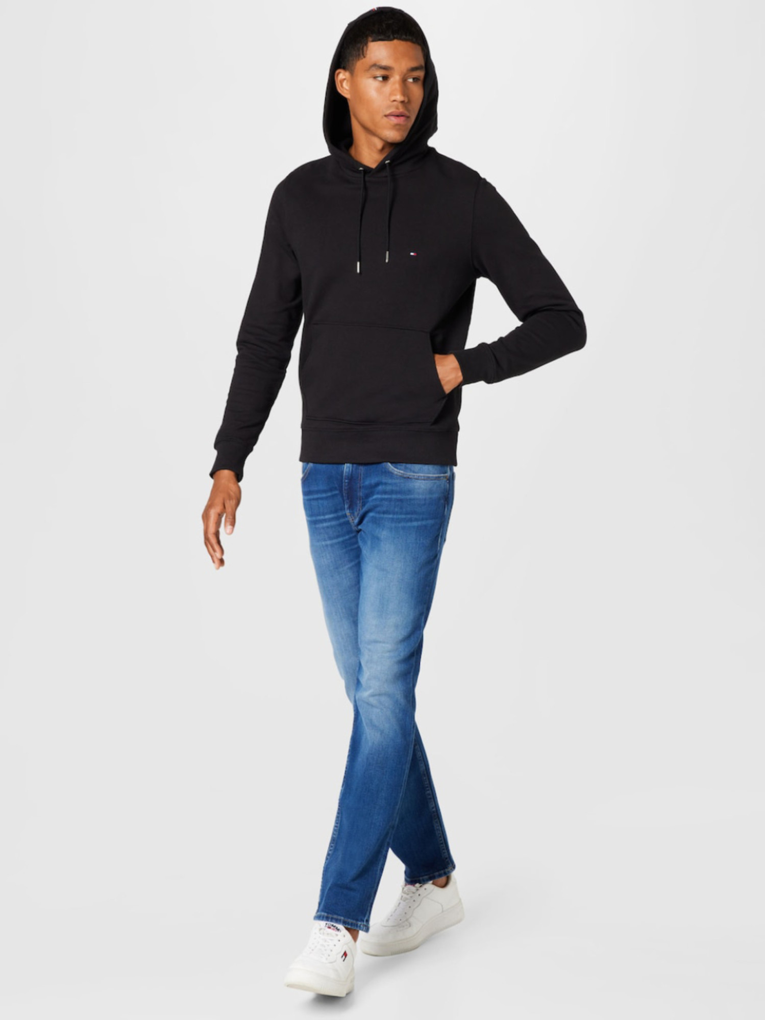 detail Tommy Hilfiger pánska čierna mikina 1985 Hoody