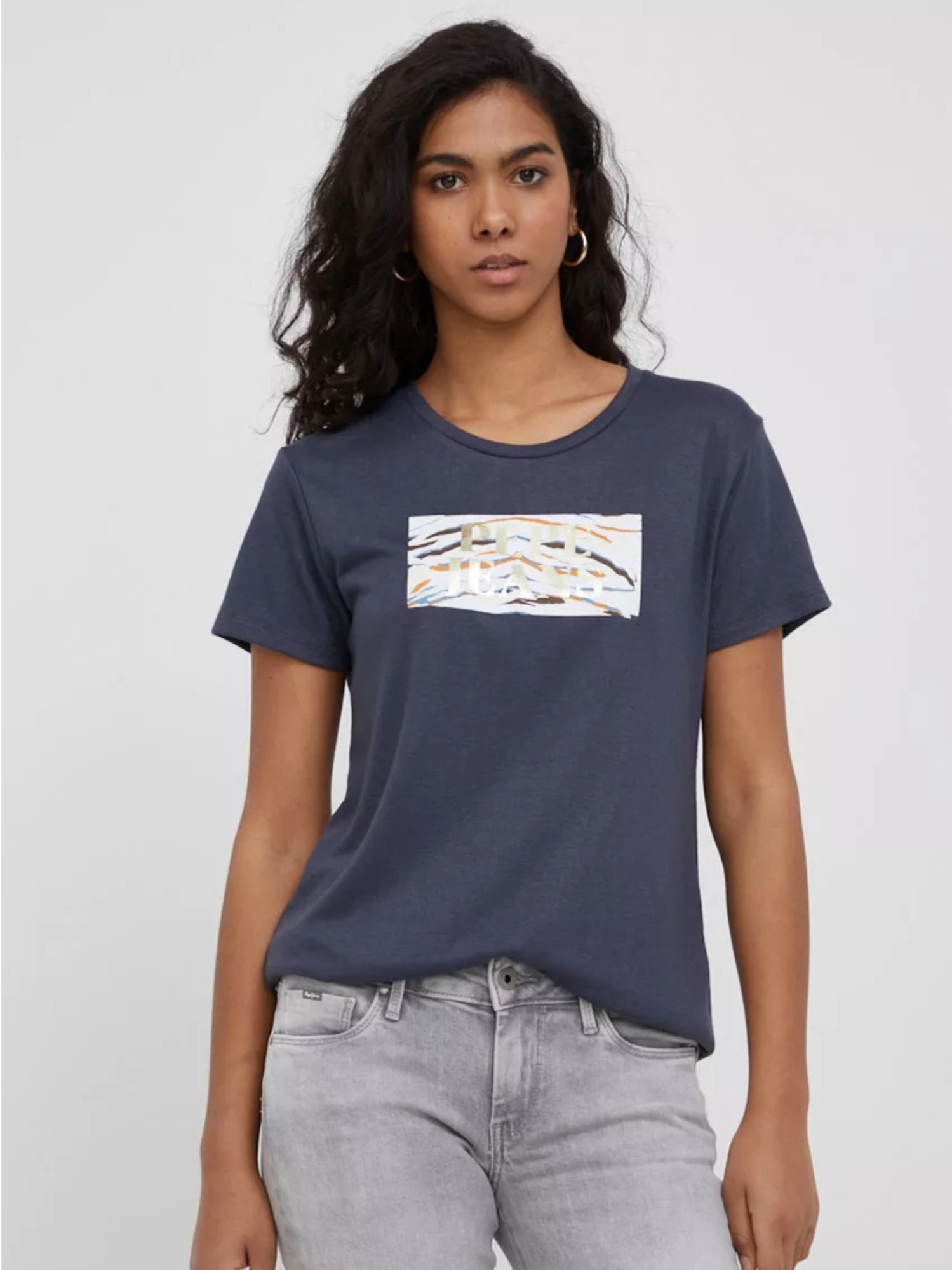 detail Pepe Jeans dámske tmavo modré tričko Caitlin