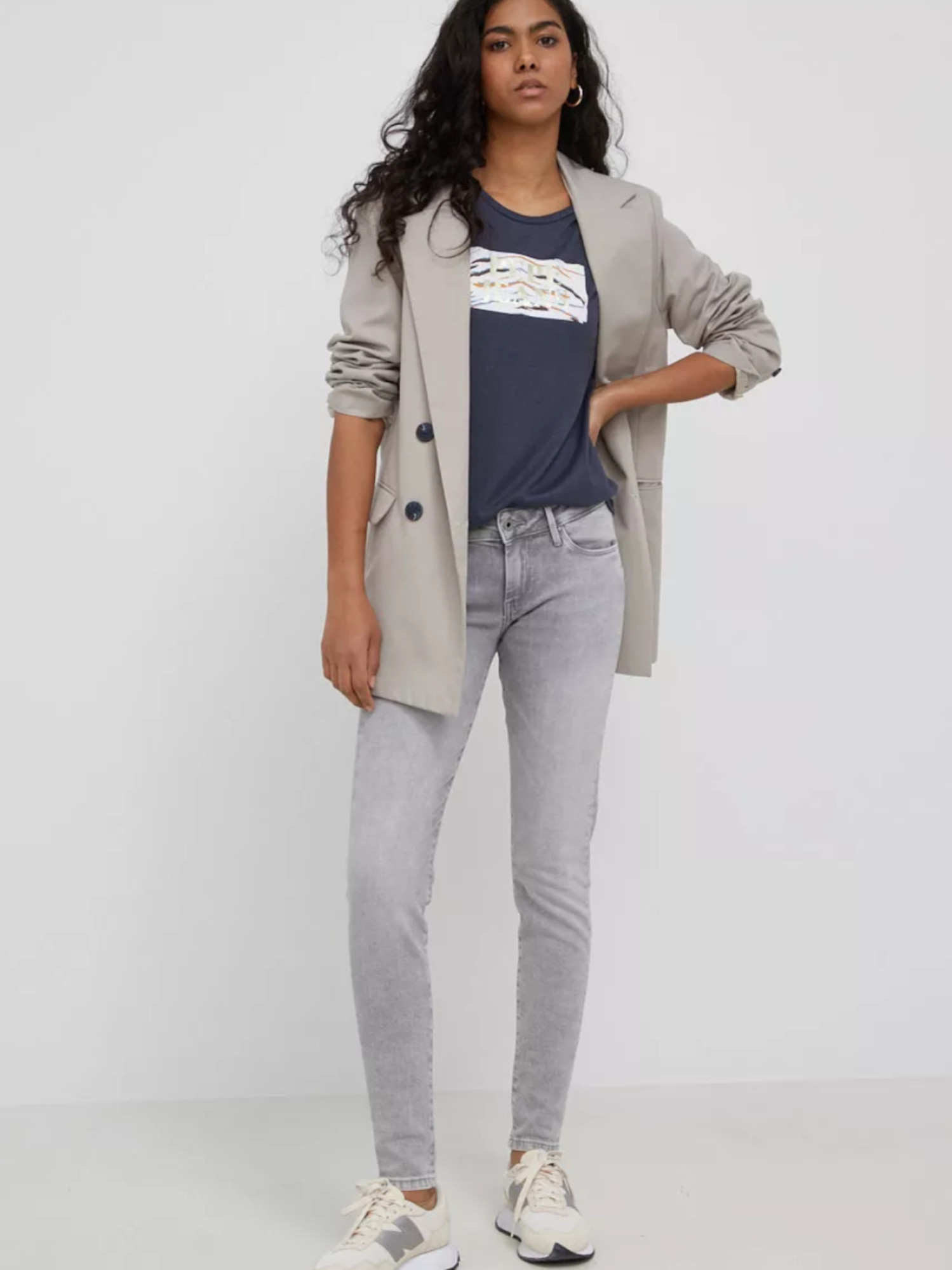 detail Pepe Jeans dámske tmavo modré tričko Caitlin