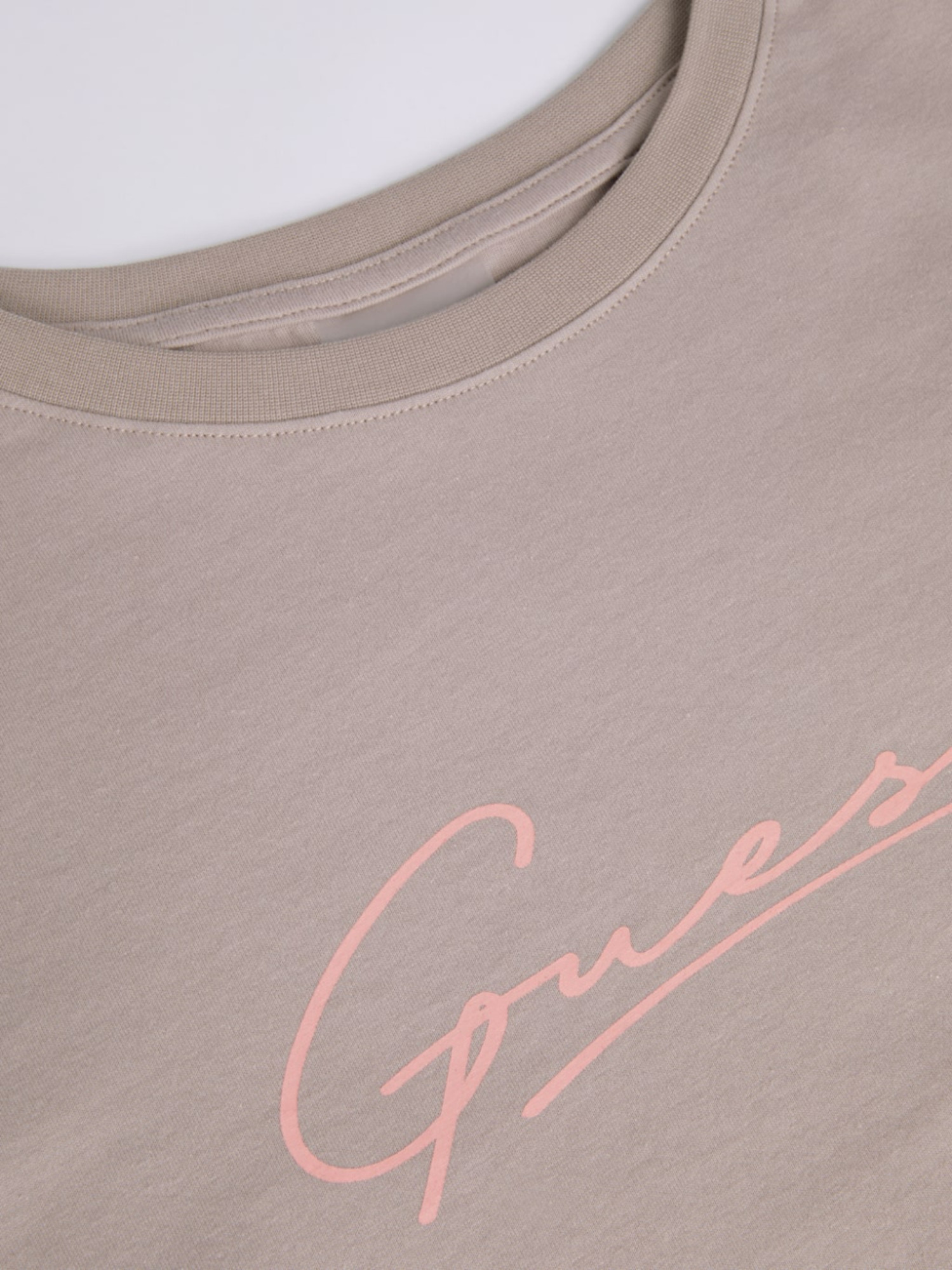 detail Guess dámske staroružové tričko