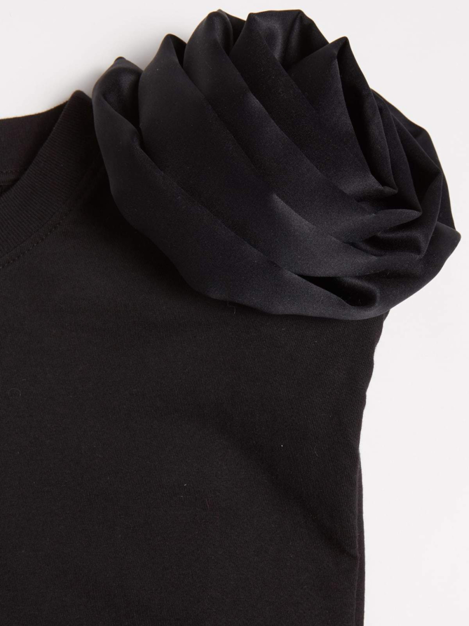 detail Guess dámske čierne body