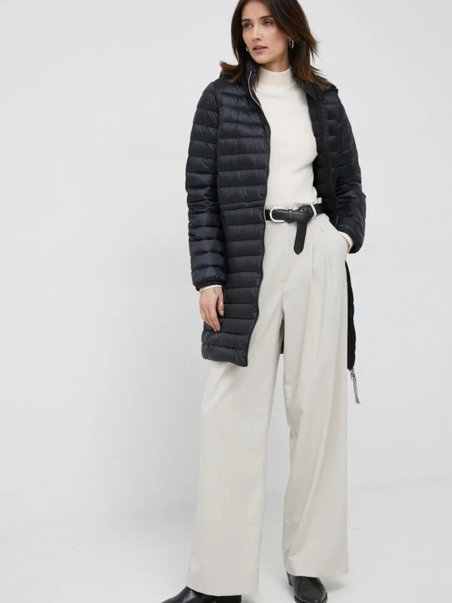 detail Tommy Hilfiger dámsky čierny prešívaný kabát