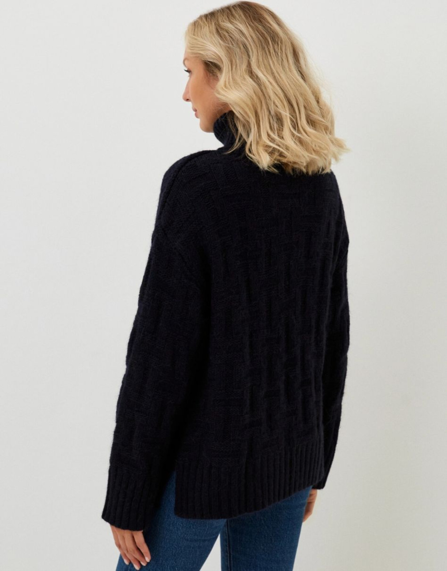 detail Tommy Hilfiger dámský tmavě modrý rolákový svetr