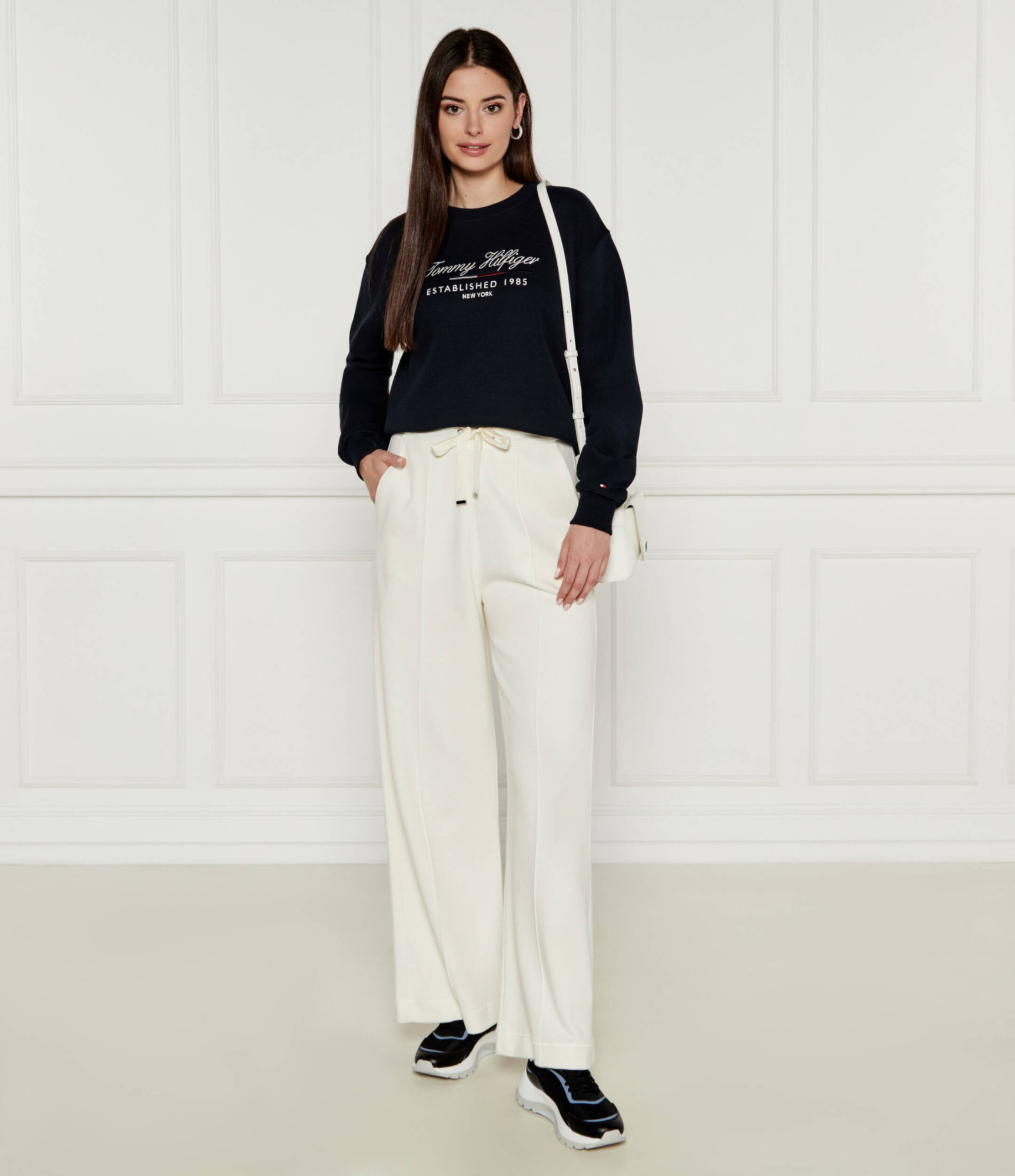 detail Tommy Hilfiger dámska tmavo modrá mikina
