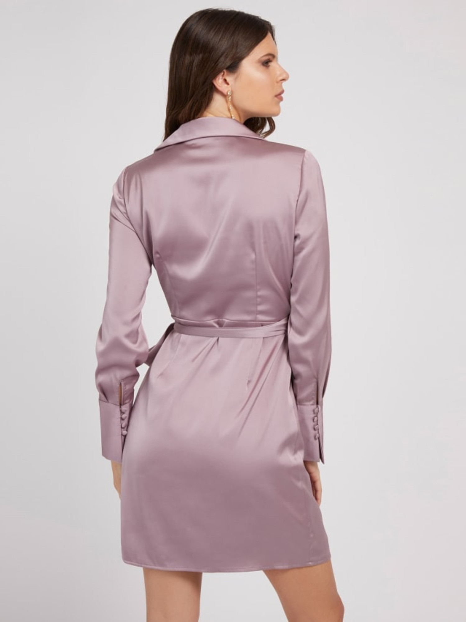 detail Guess dámske fialové šaty