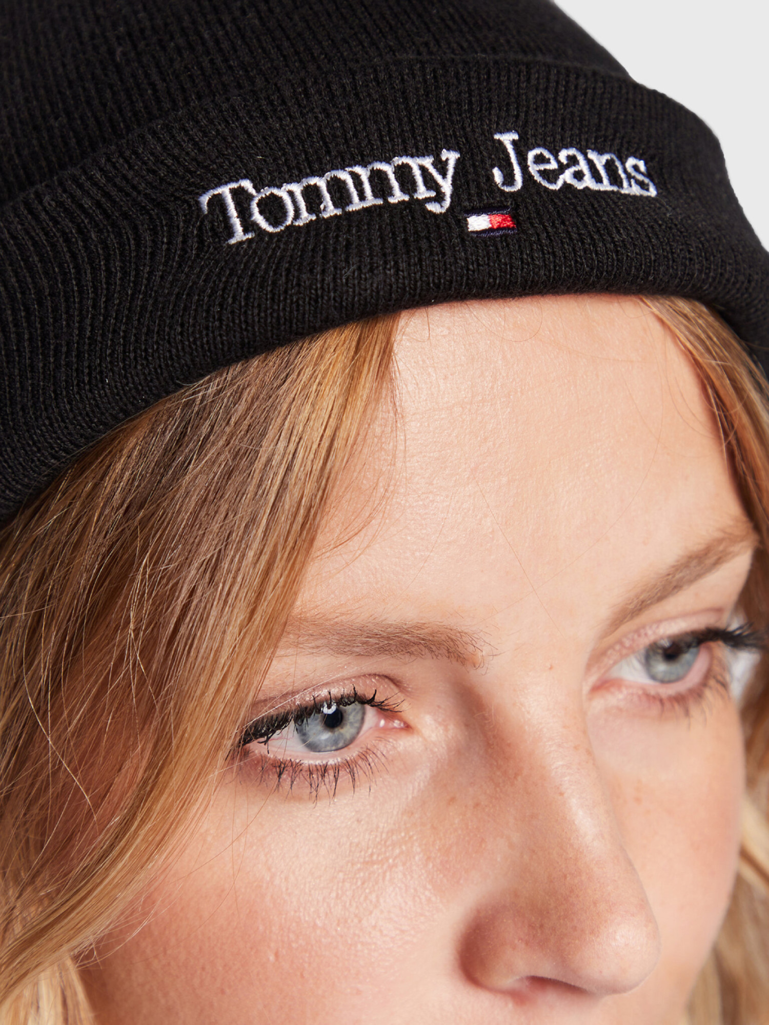 detail Tommy Jeans dámska čierna čiapka