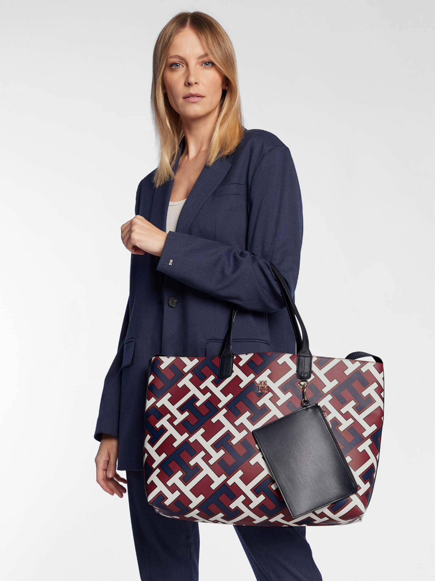 detail Tommy Hilfiger dámska kabelka Iconic