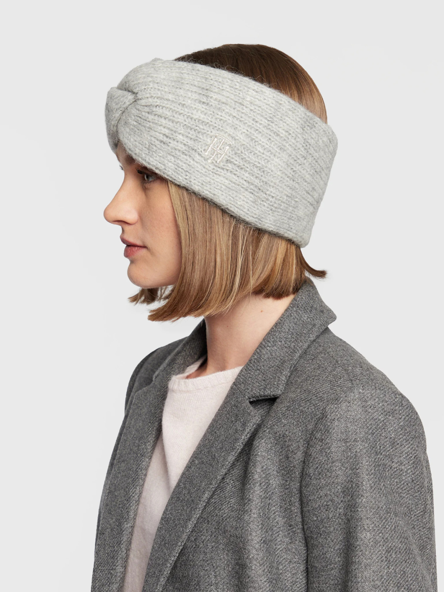 detail Tommy Hilfiger dámska šedá čelenka