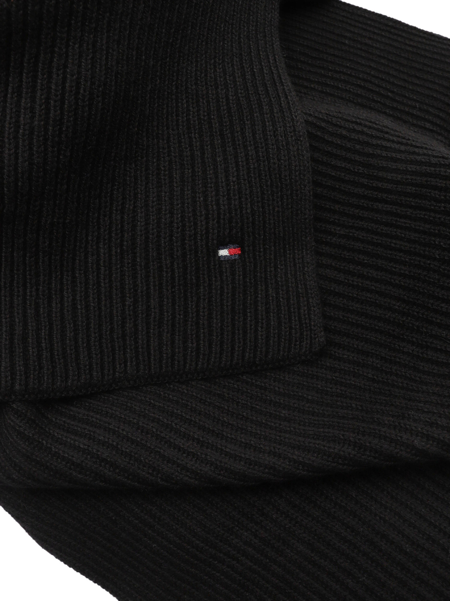detail Tommy Hilfiger dámska čierna šál