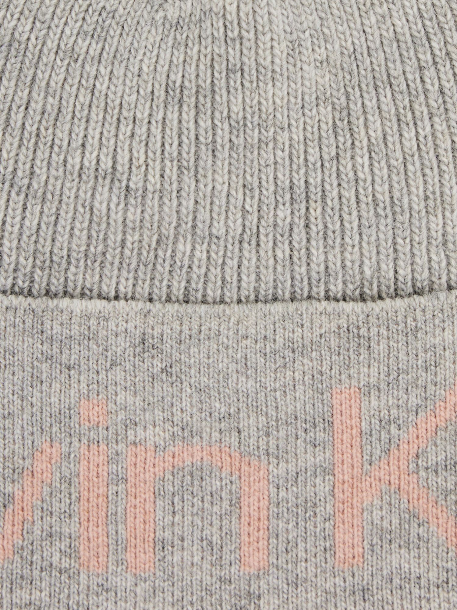 detail Calvin Klein dámska šedá čiapka