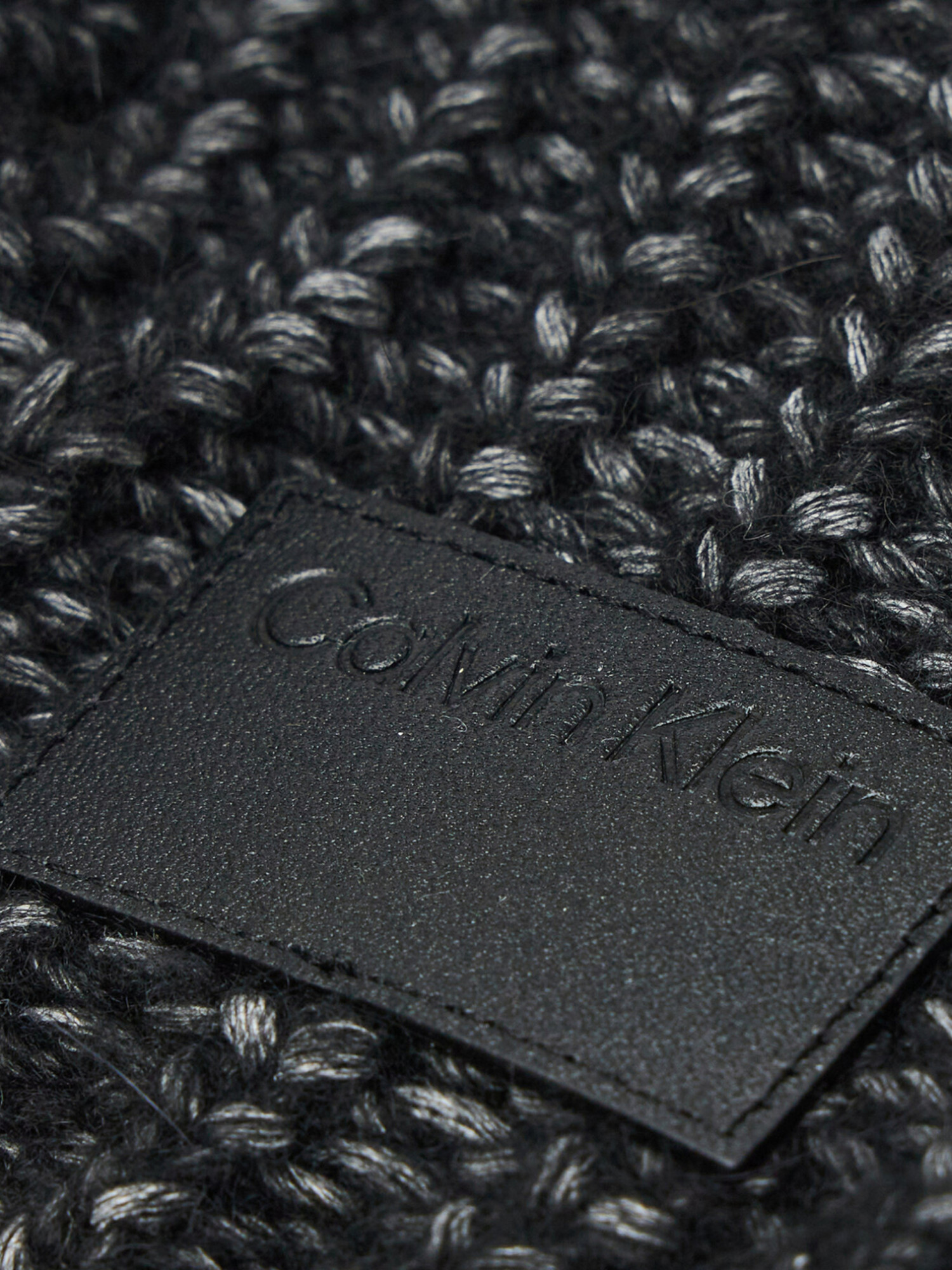 detail Calvin Klein dámska čierna čelenka