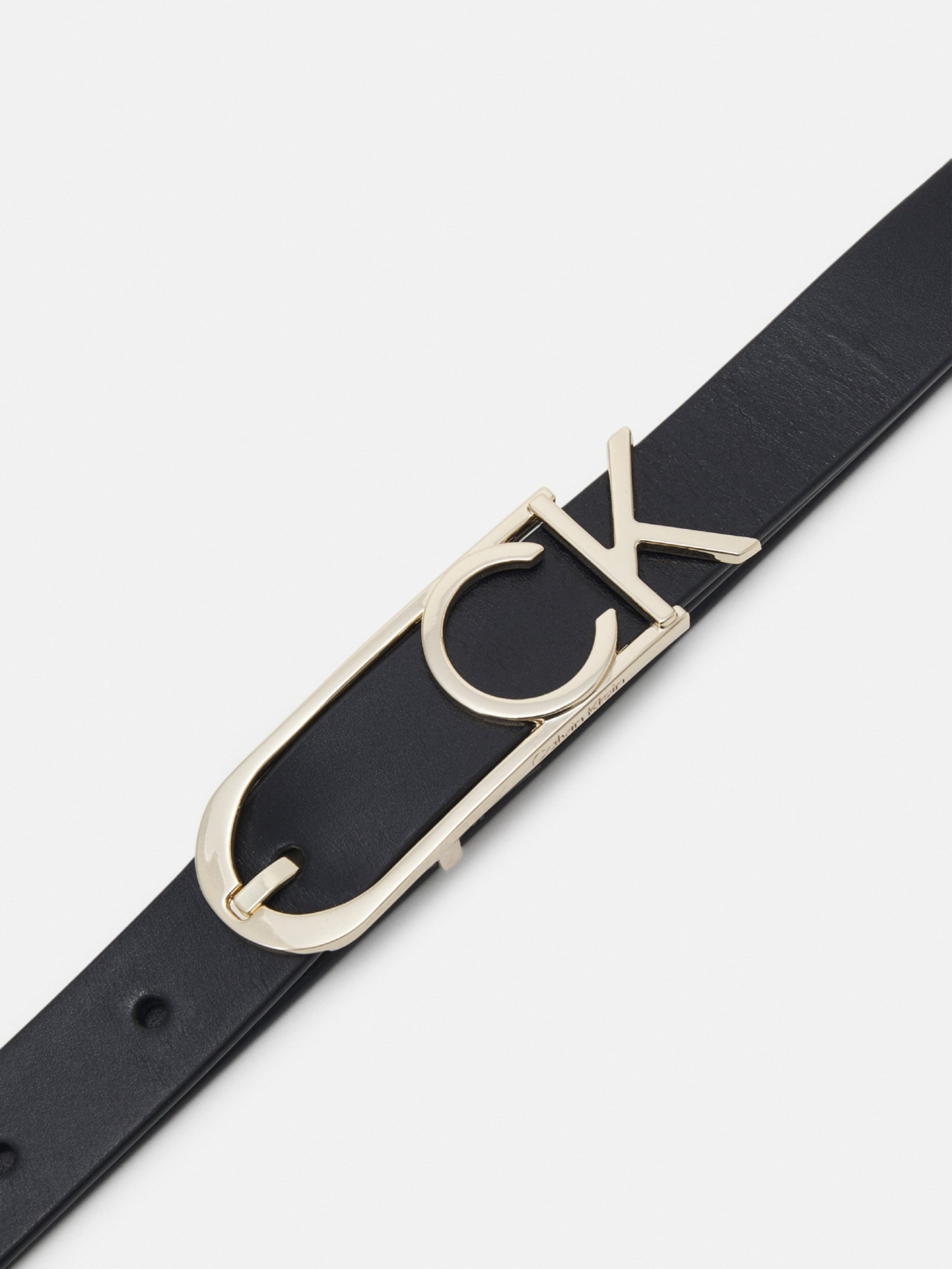 detail Calvin Klein dámsky čierny opasok