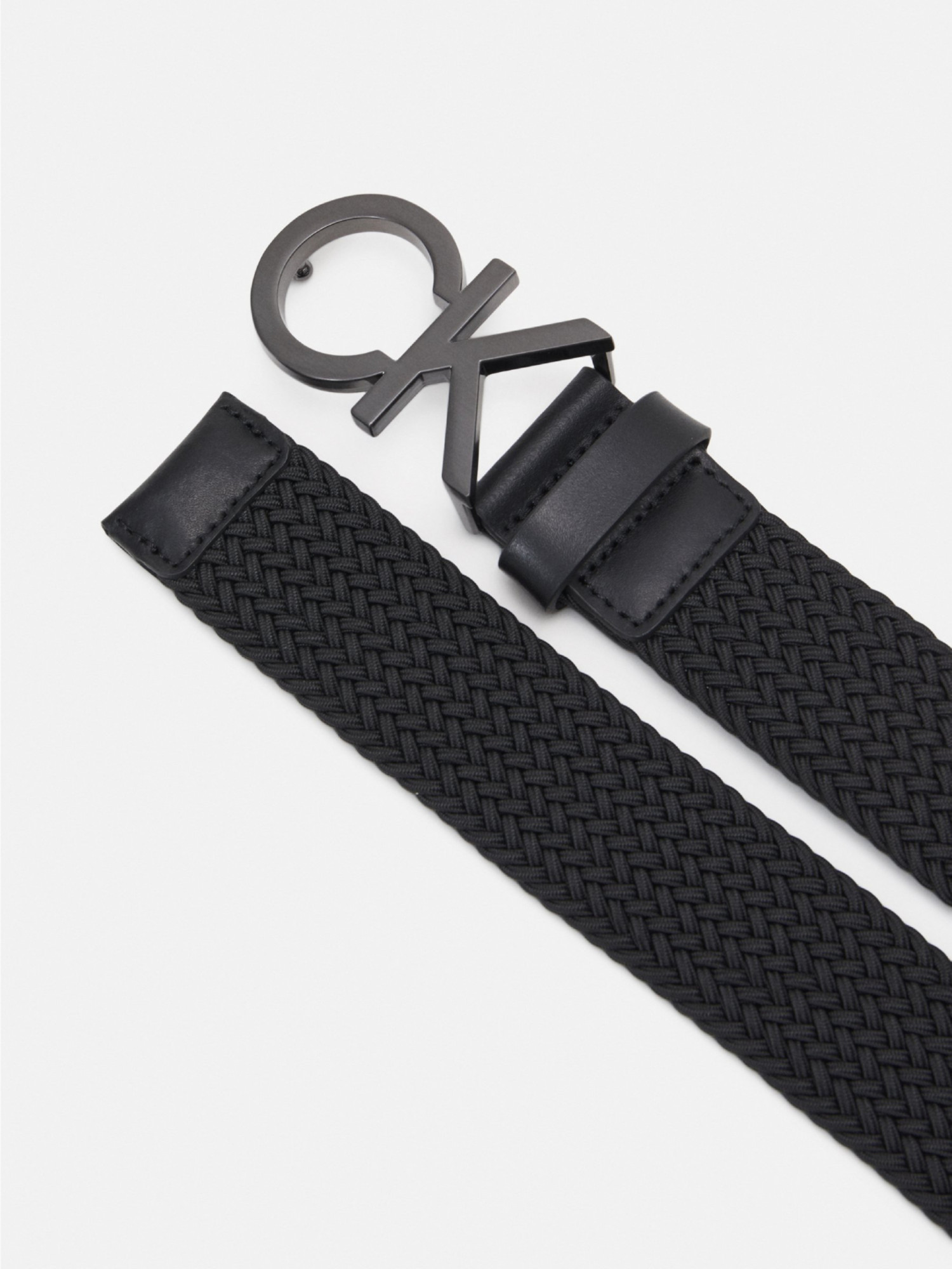 detail Calvin Klein pánsky čierny opasok