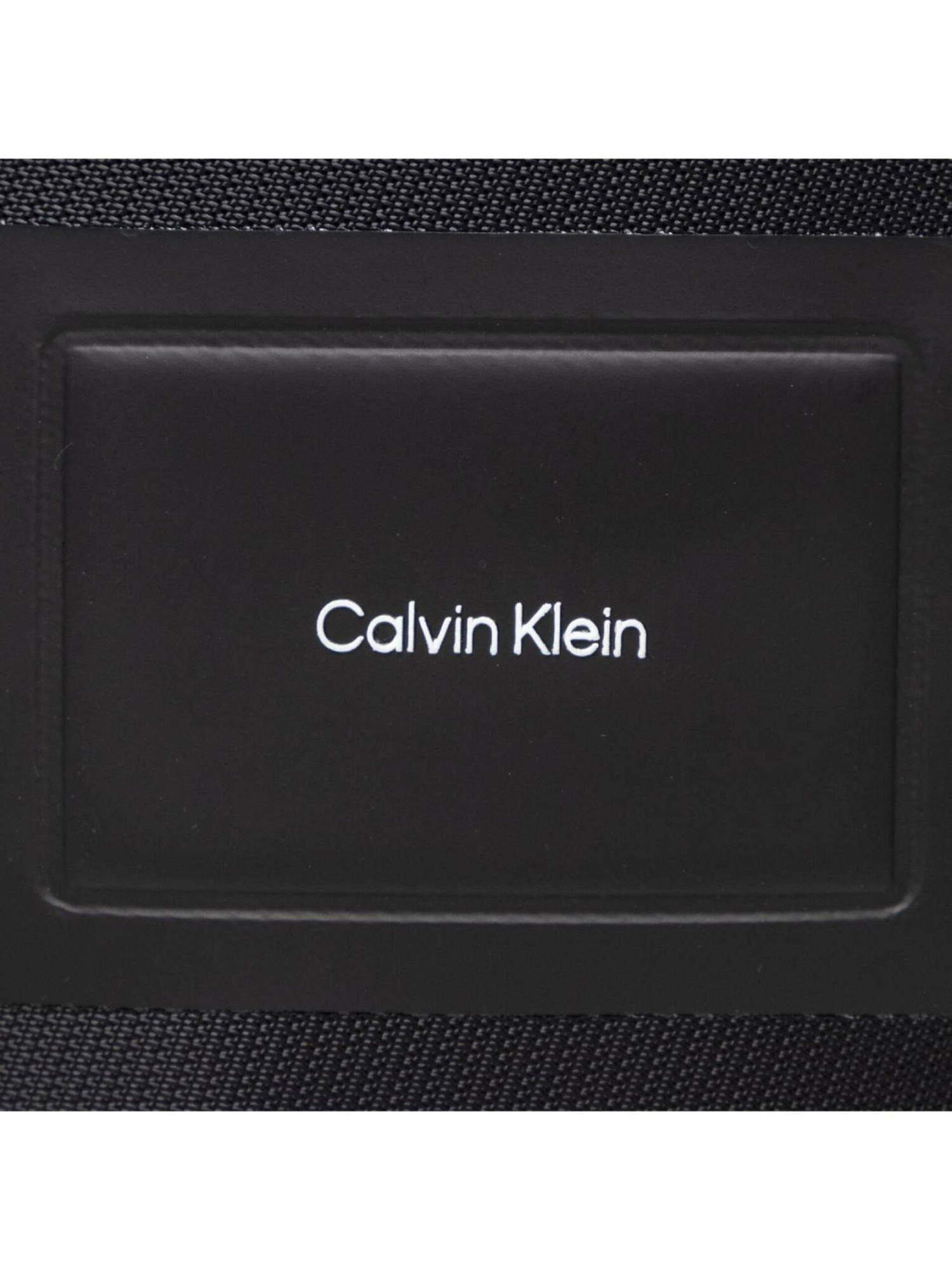 detail Calvin Klein pánske čierne crossbody